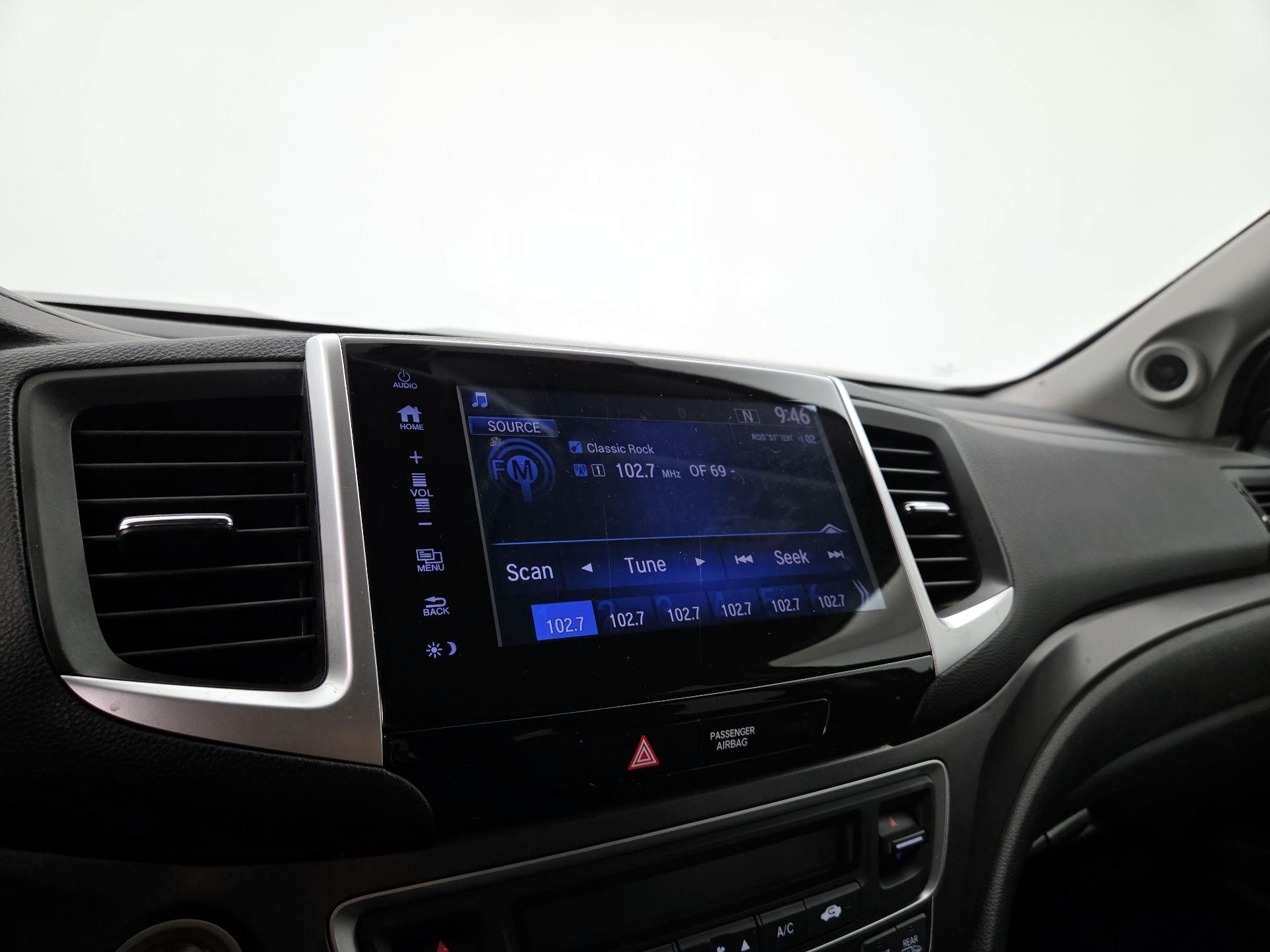 Thumbnail: 2017 Honda Pilot - 15