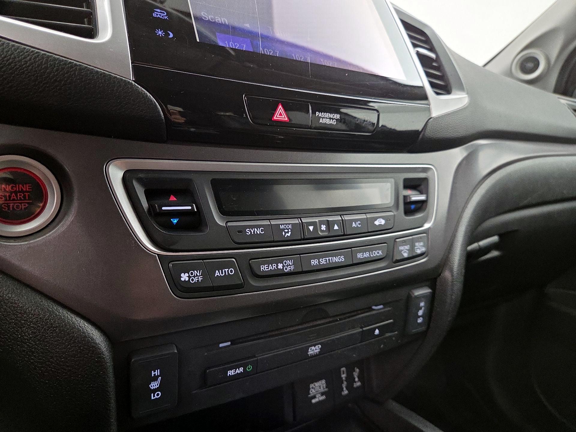 Thumbnail: 2017 Honda Pilot - 16