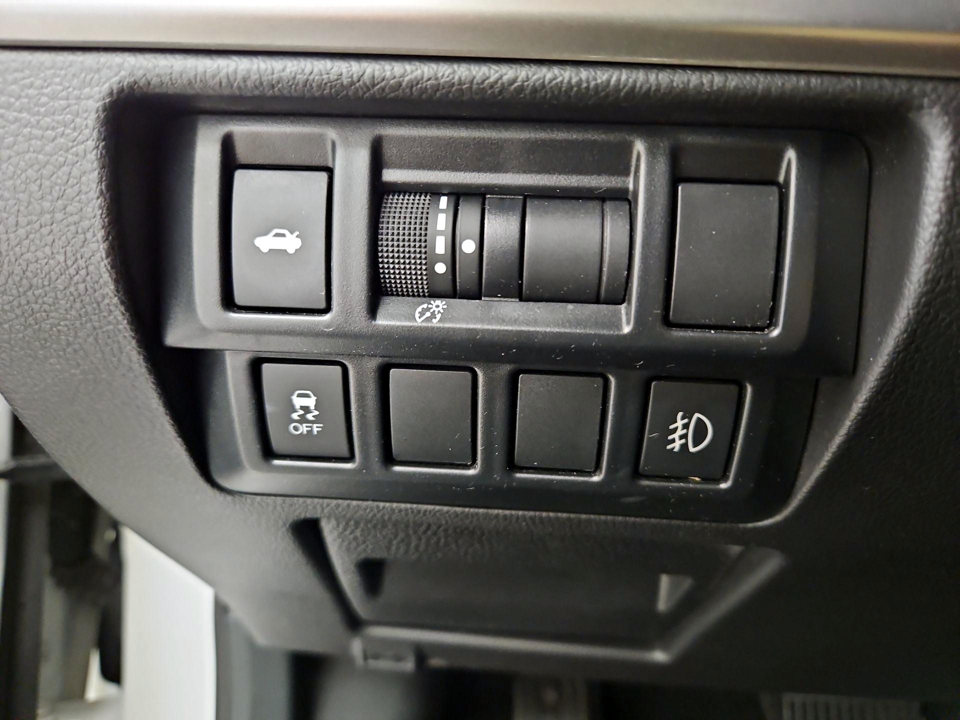 Thumbnail: 2016 Subaru Legacy - 13