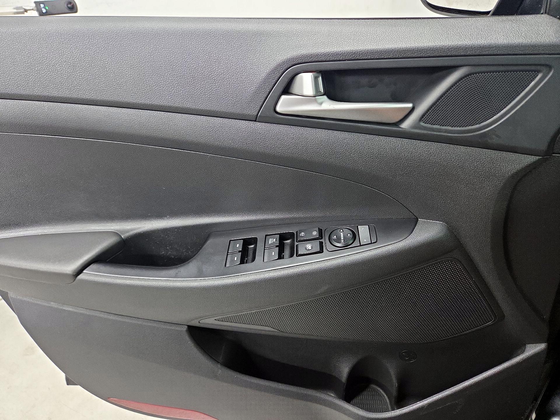 Thumbnail: 2020 Hyundai Tucson - 10