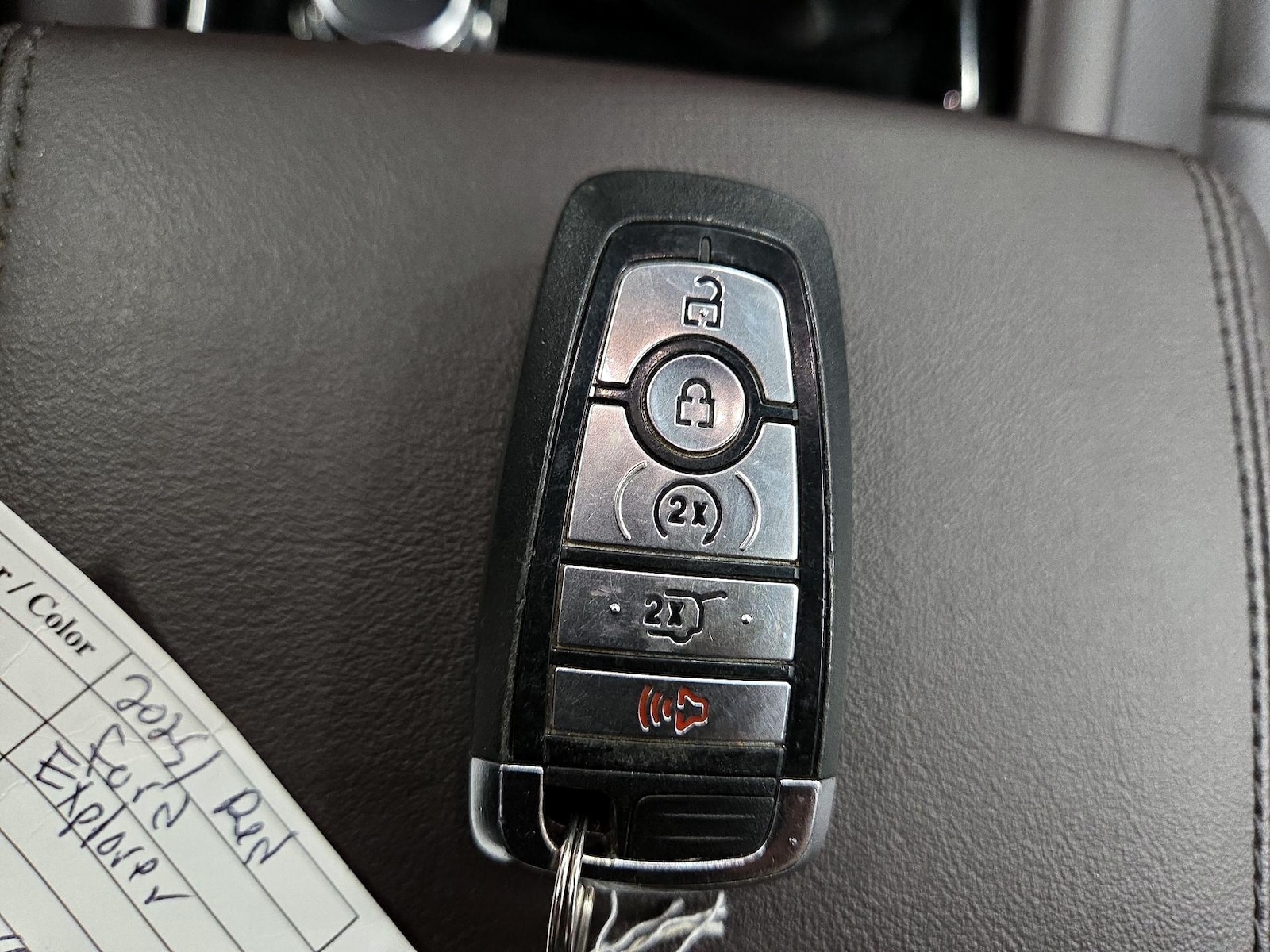 2025 Ford Explorer Platinum - Photo 17