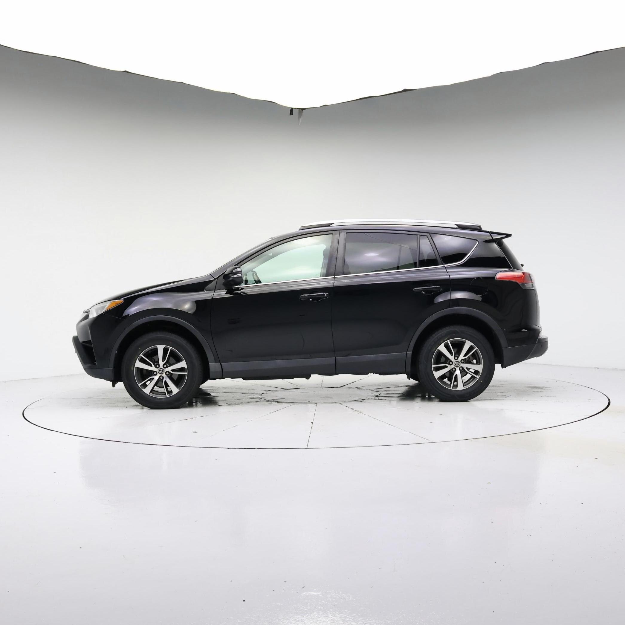 Thumbnail: 2018 Toyota RAV4 - 3