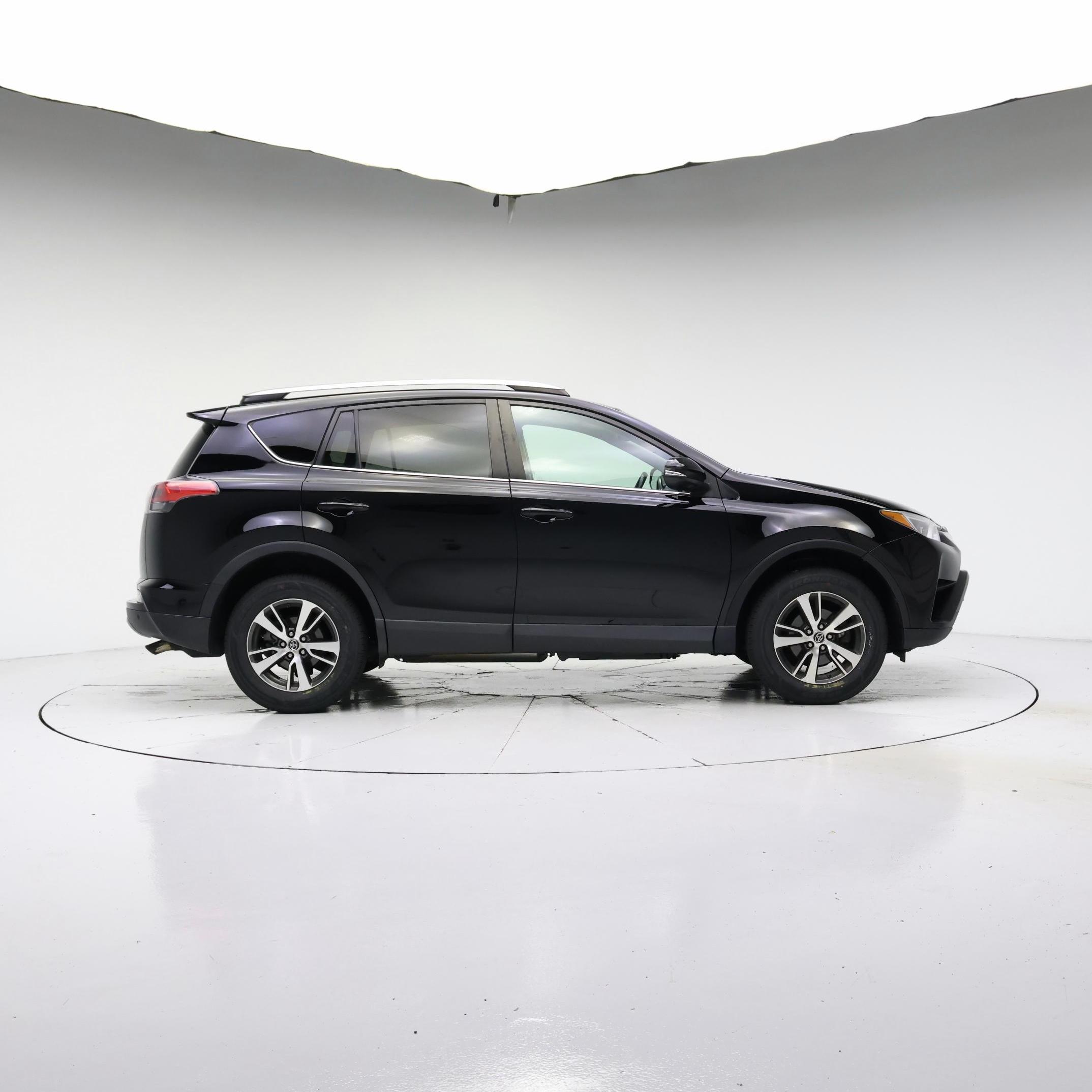 Thumbnail: 2018 Toyota RAV4 - 7