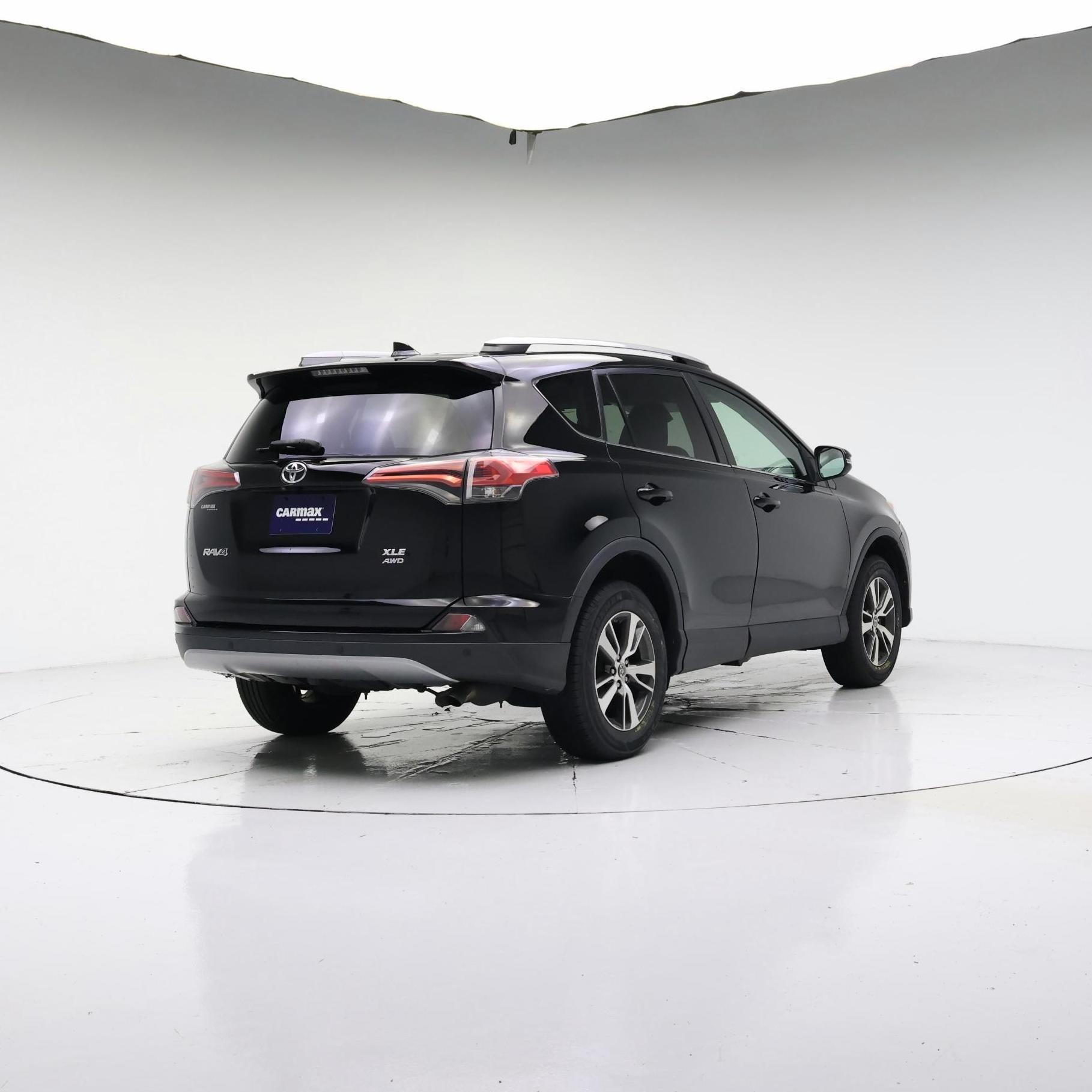 Thumbnail: 2018 Toyota RAV4 - 8