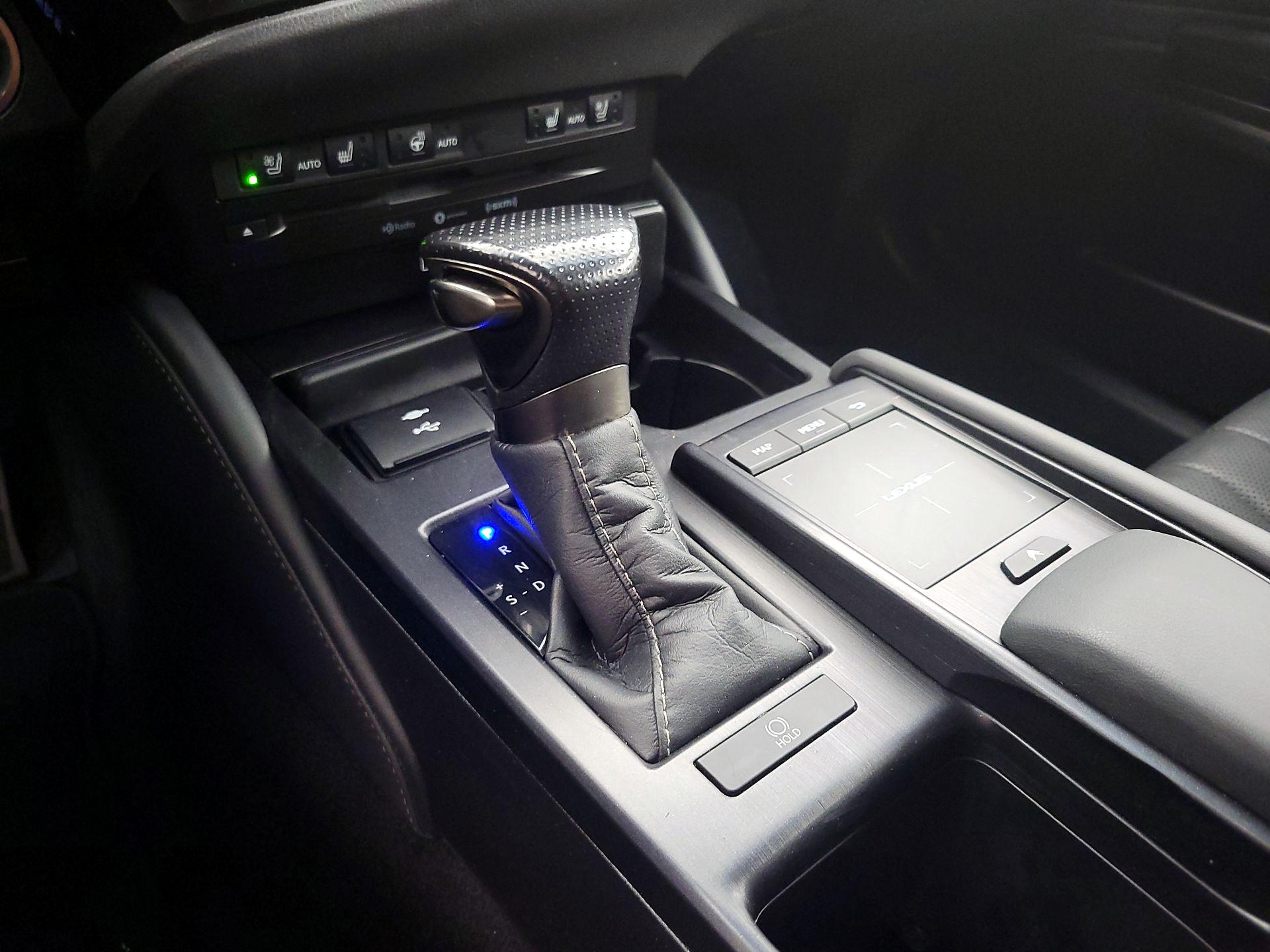 Thumbnail: 2022 Lexus ES - 17