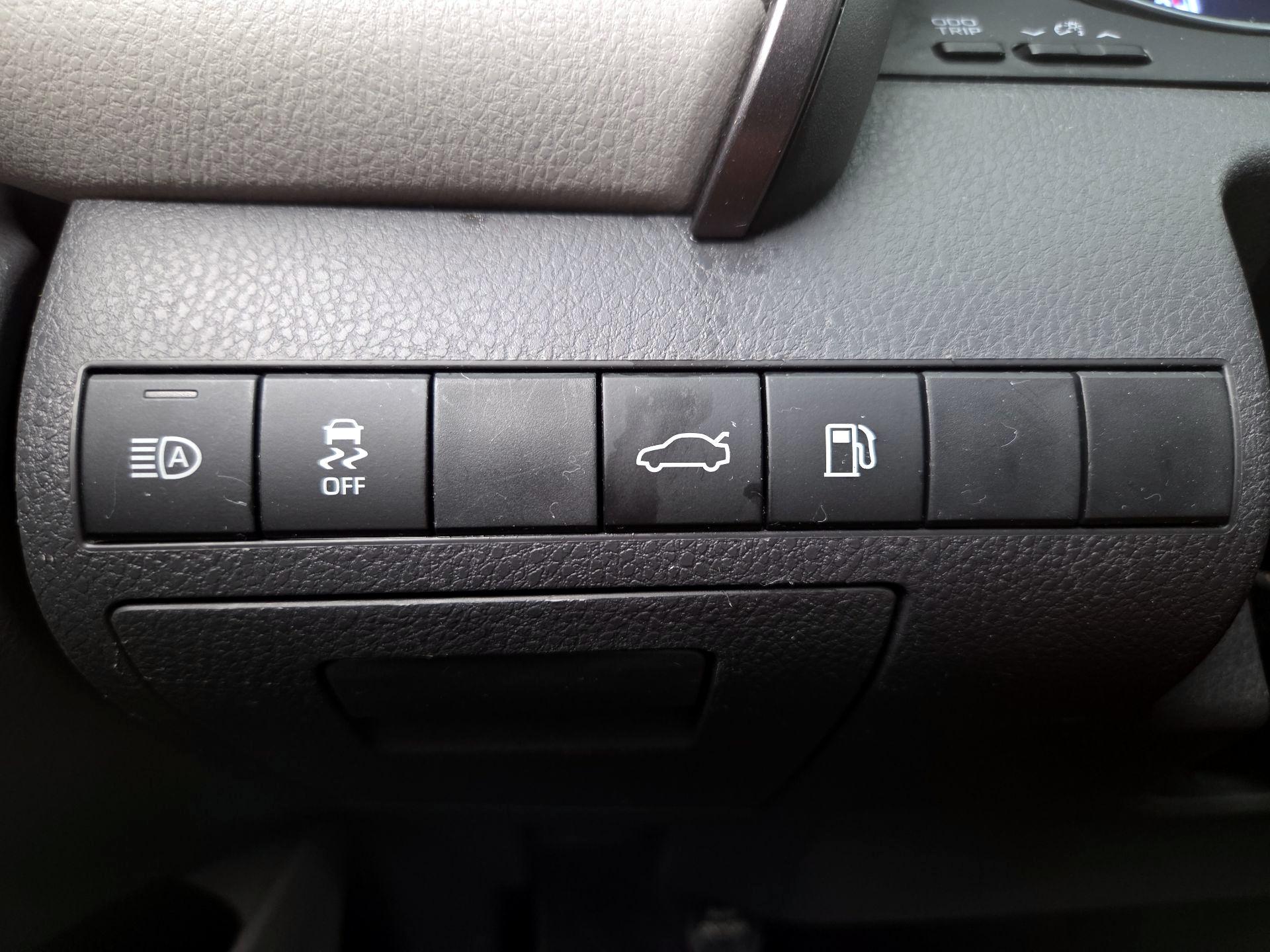 Thumbnail: 2018 Toyota Camry - 13