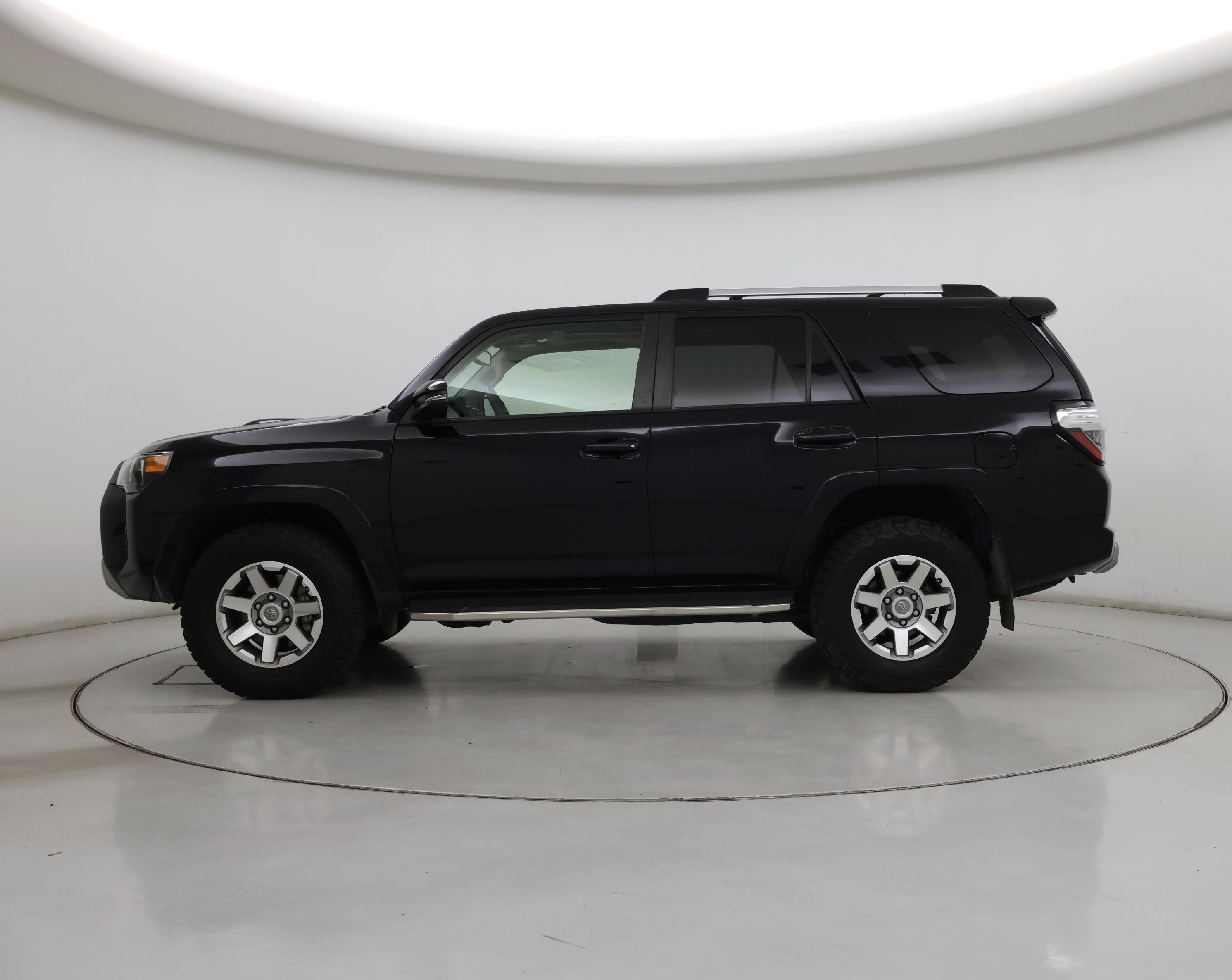 Thumbnail: 2016 Toyota 4Runner - 3