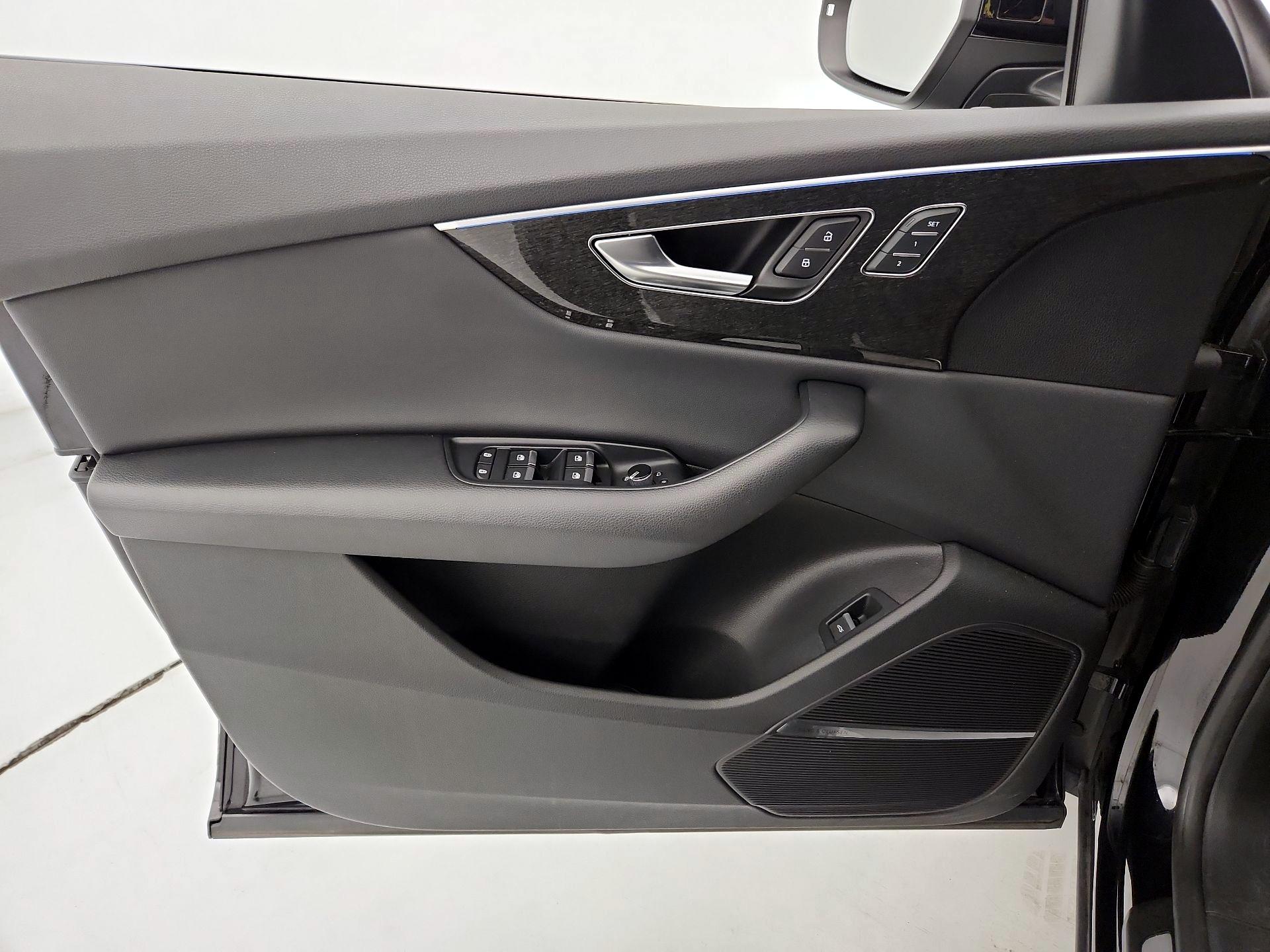 Thumbnail: 2019 Audi Q8 - 12