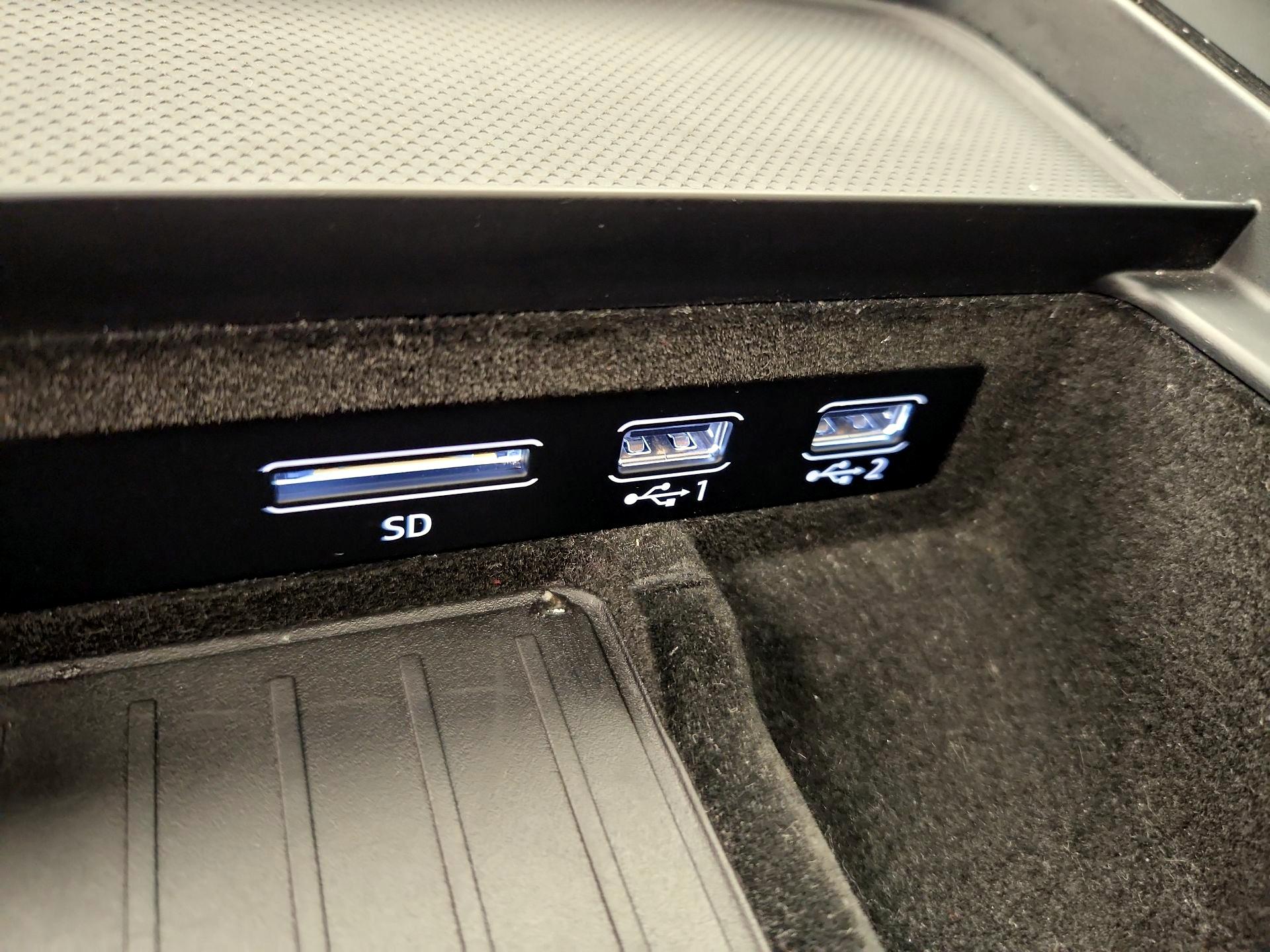 Thumbnail: 2019 Audi Q8 - 19