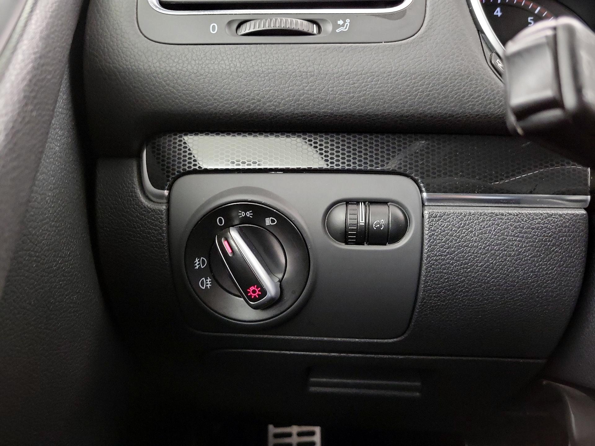 Thumbnail: 2014 Volkswagen Golf - 13