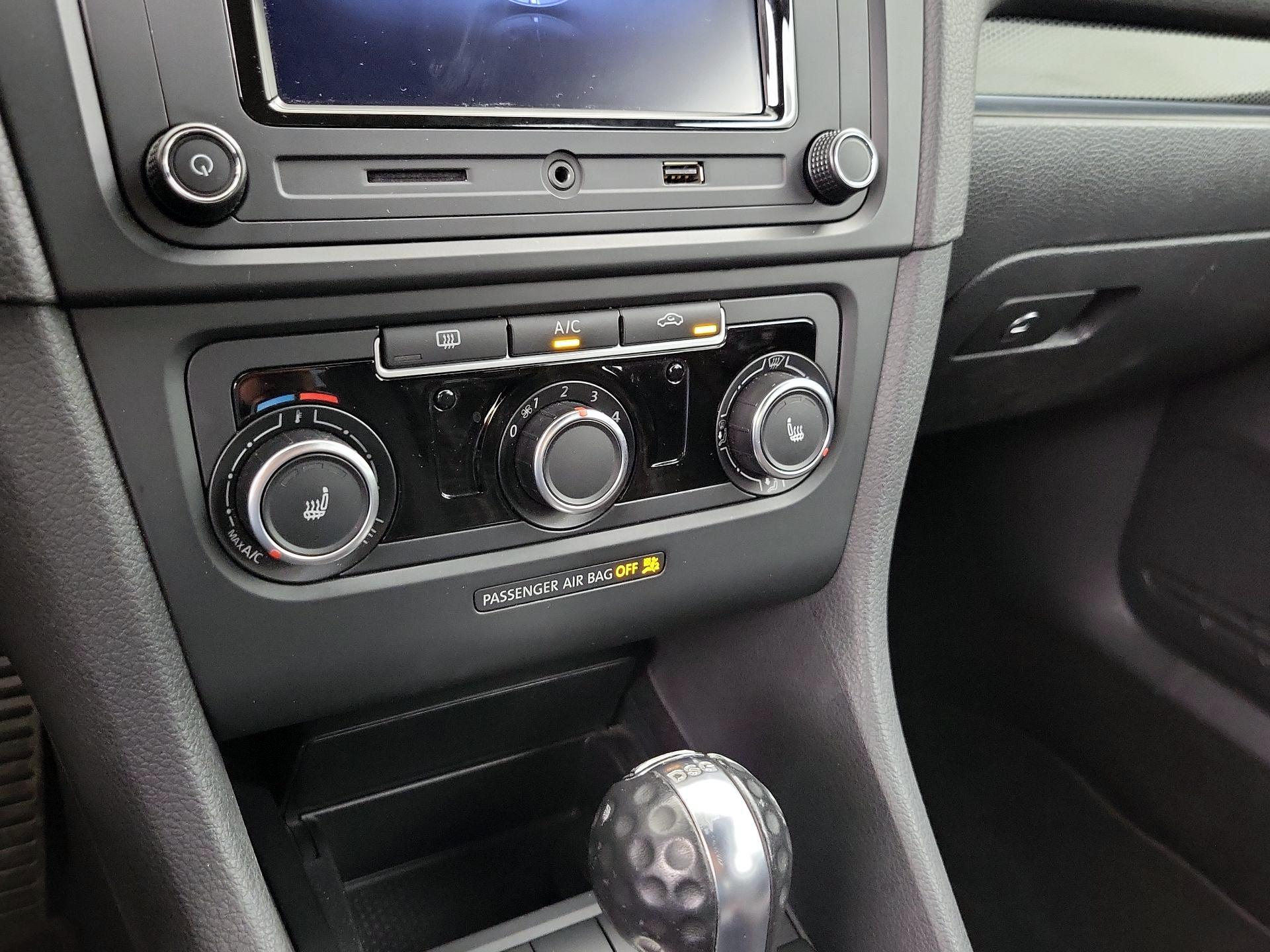 Thumbnail: 2014 Volkswagen Golf - 16