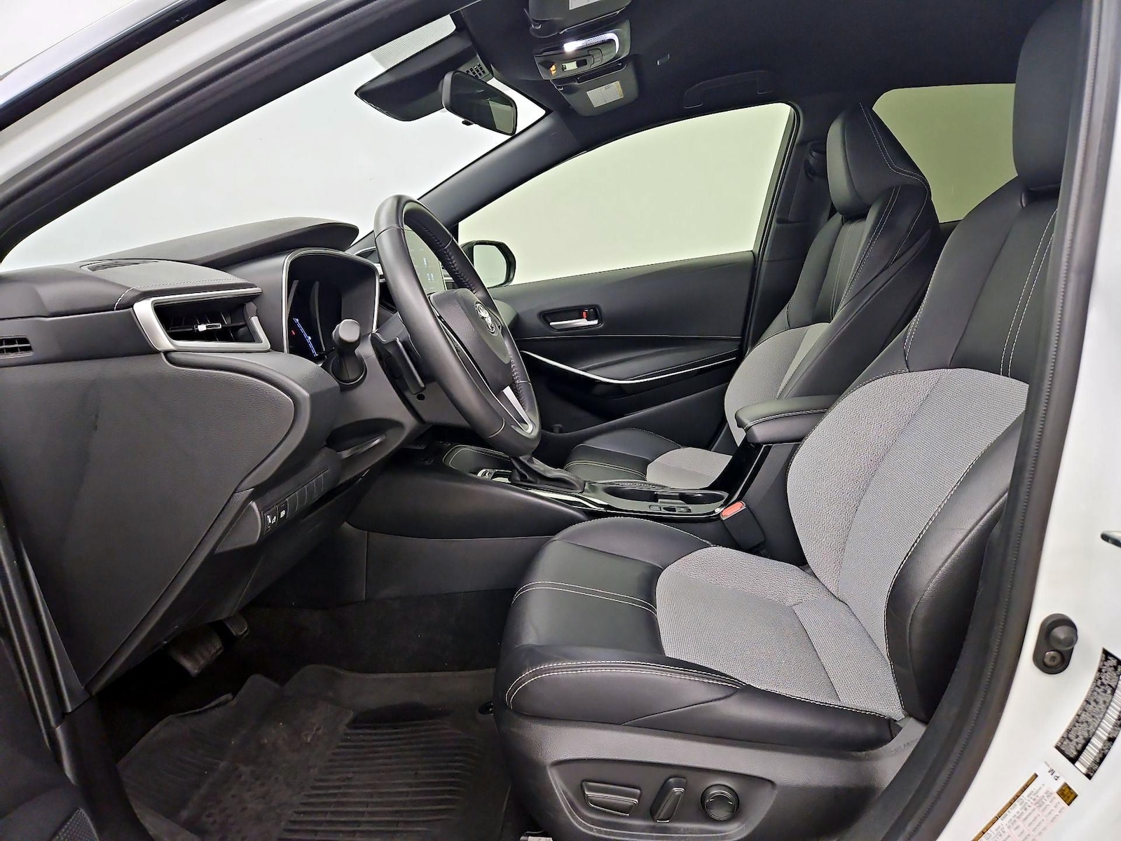 2024 Toyota Corolla Hatchback XSE - Photo 12
