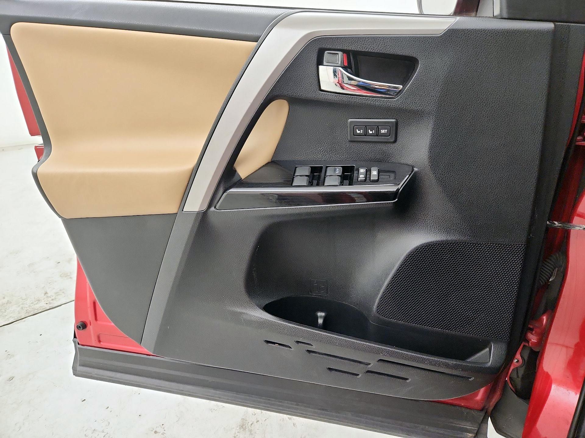 Thumbnail: 2016 Toyota RAV4 - 12