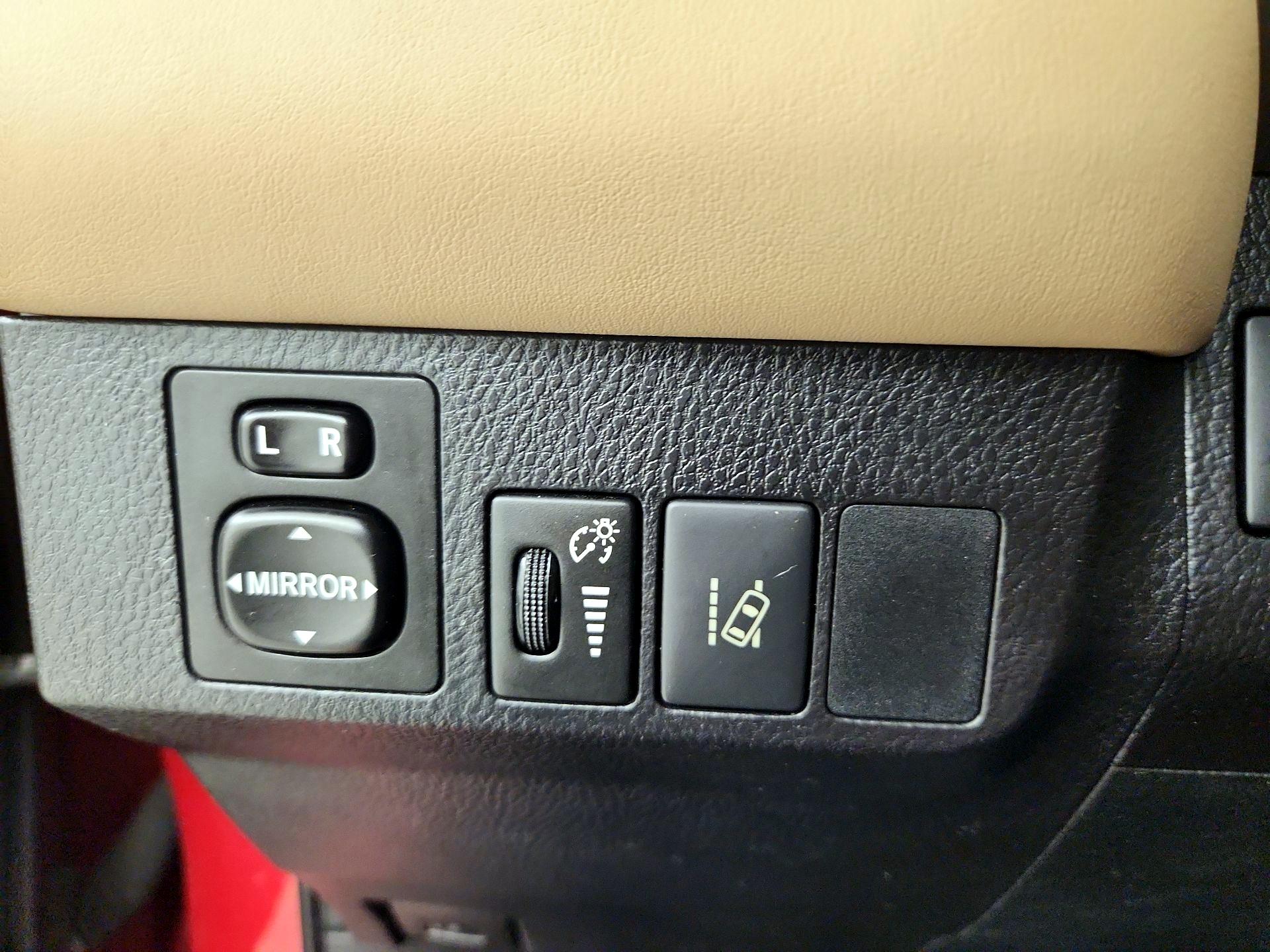 Thumbnail: 2016 Toyota RAV4 - 13