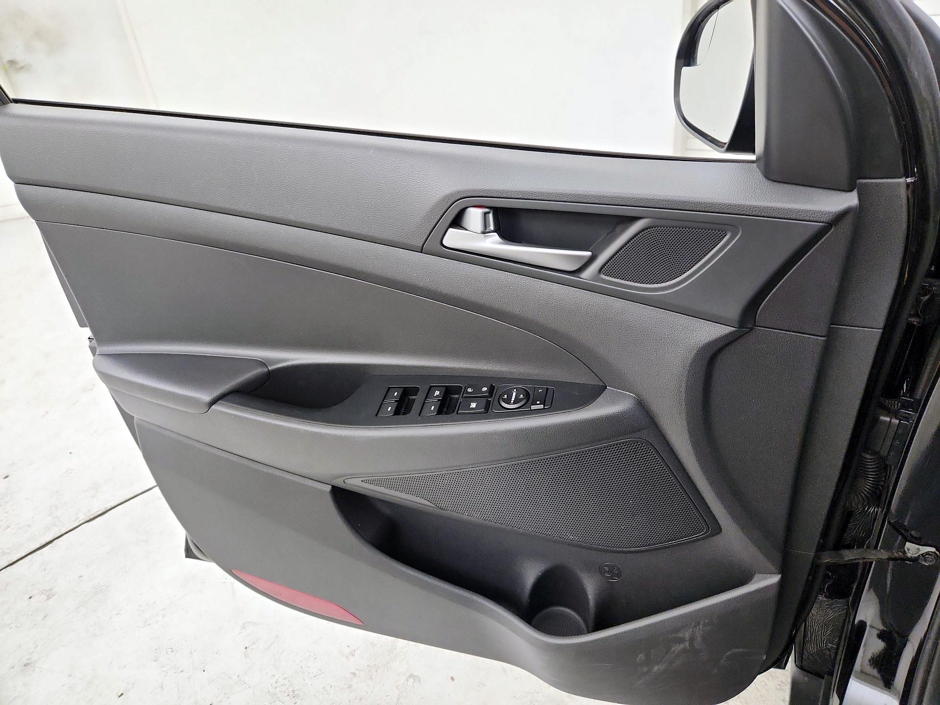 Thumbnail: 2016 Hyundai Tucson - 12
