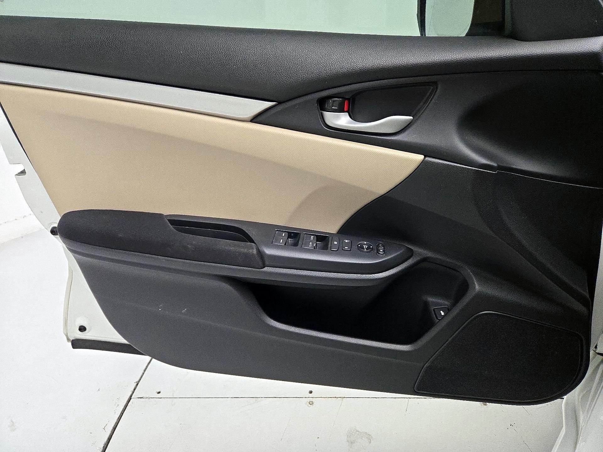 Thumbnail: 2016 Honda Civic - 10