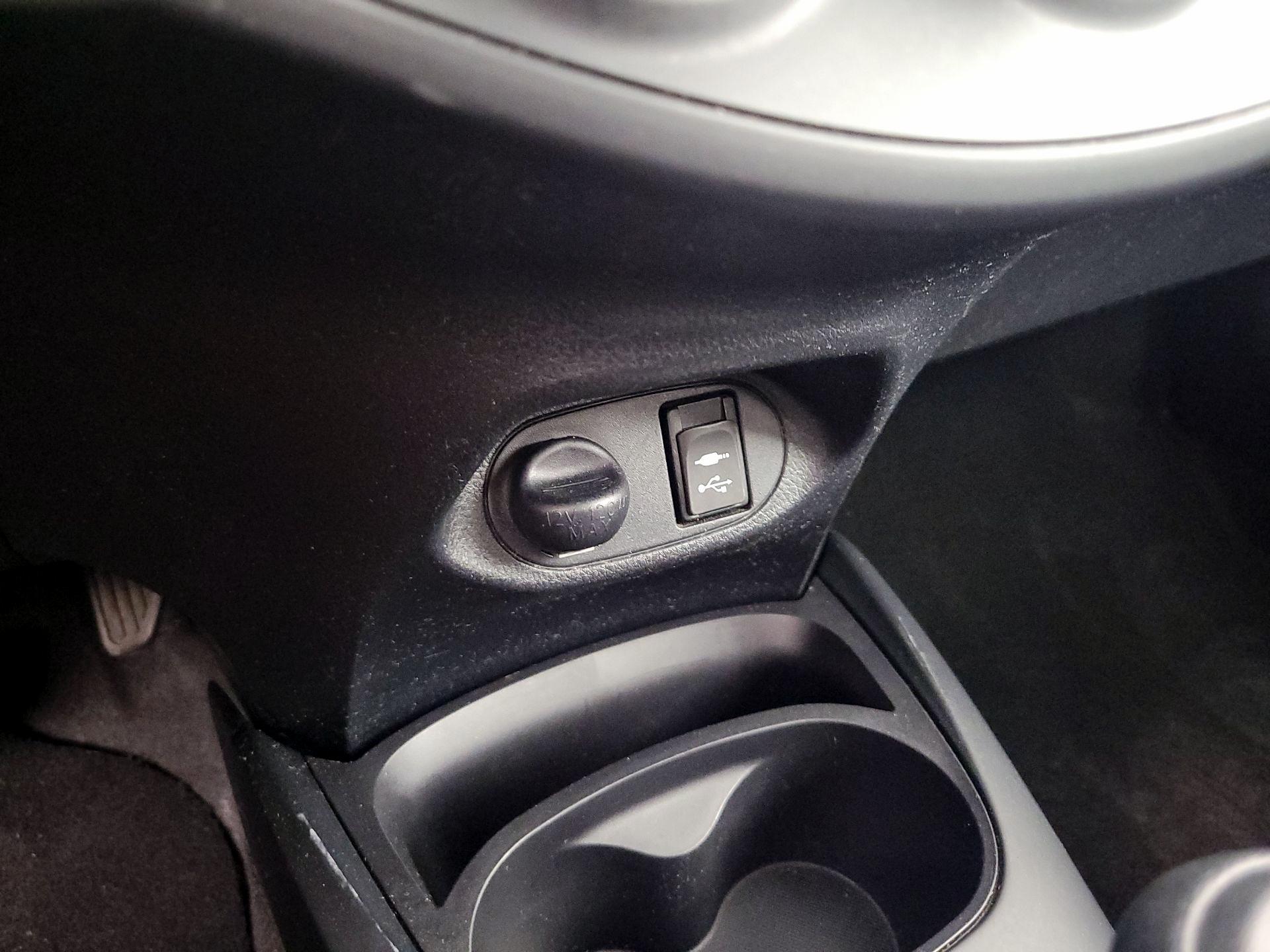 Thumbnail: 2016 Toyota Yaris - 17