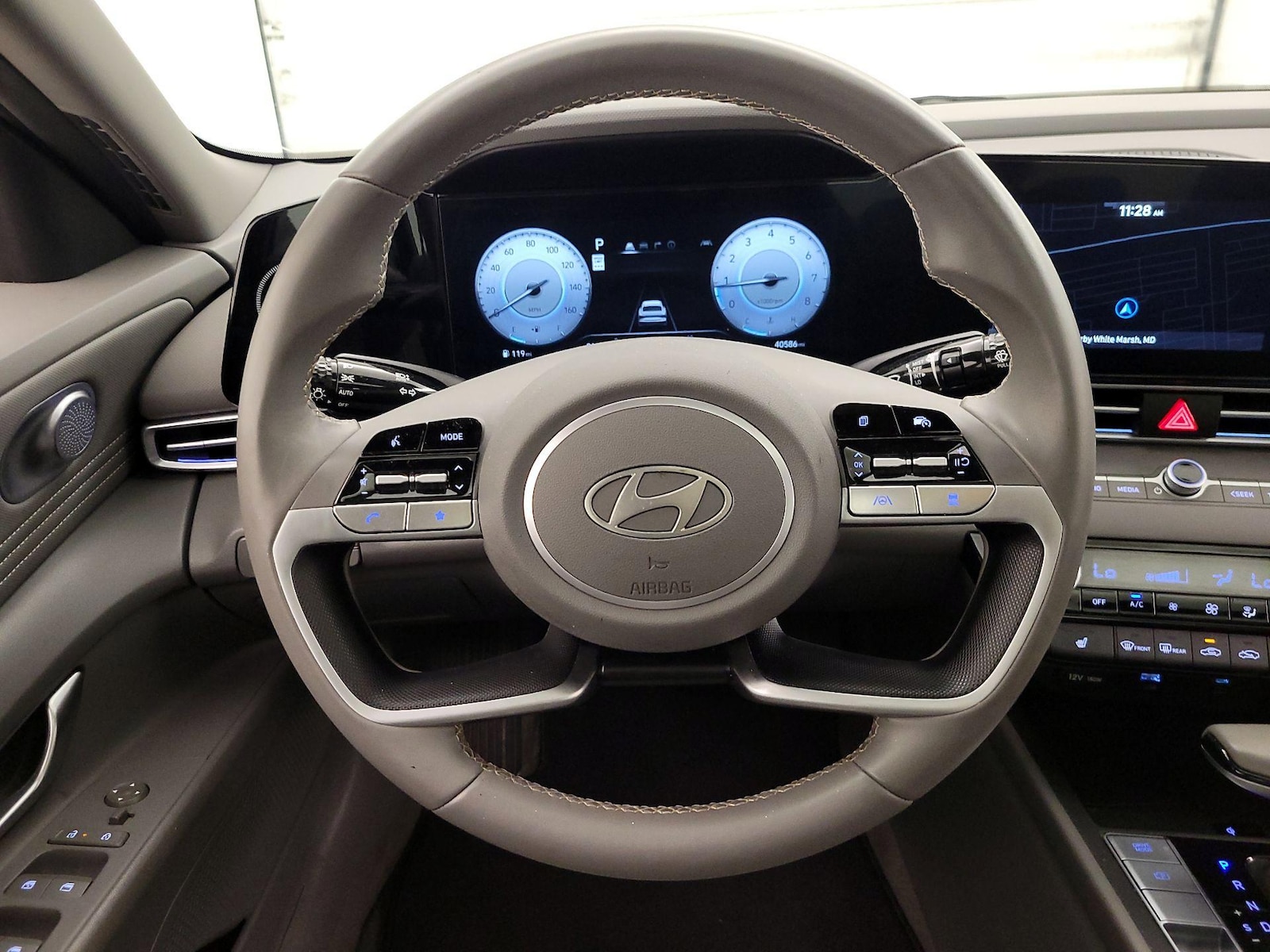 2024 Hyundai Elantra SEL - Photo 11
