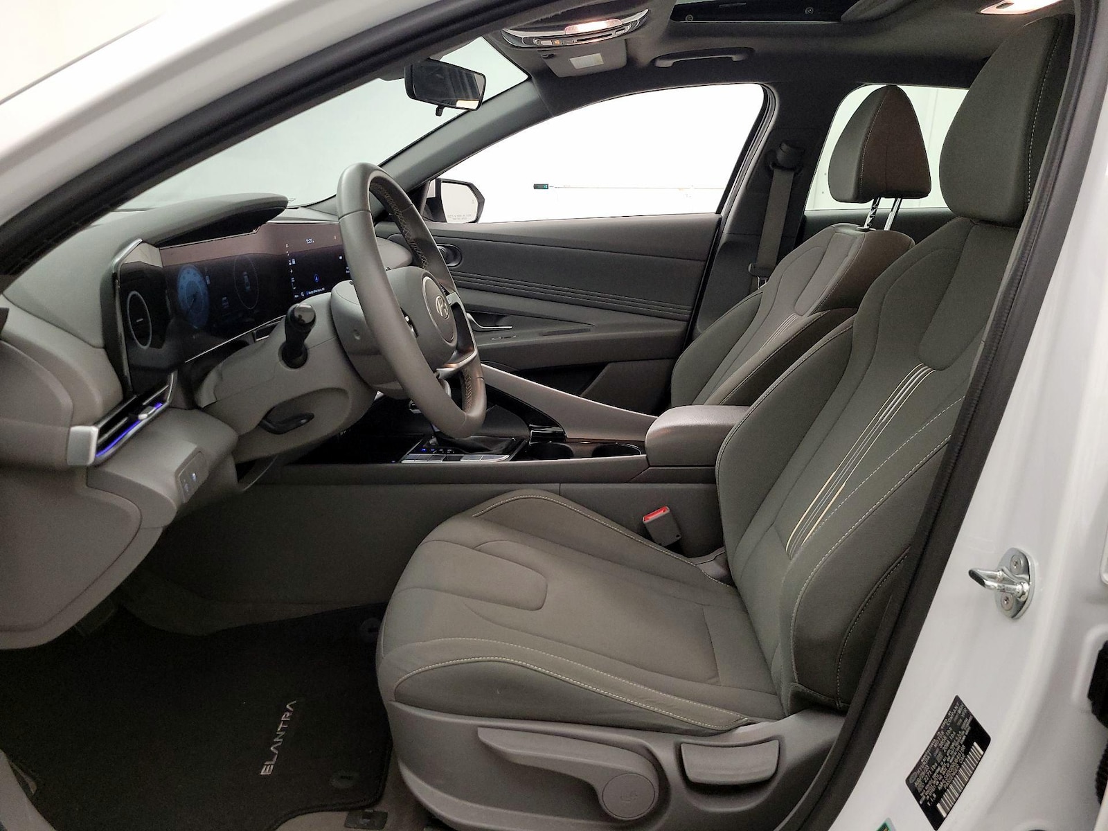 2024 Hyundai Elantra SEL - Photo 12