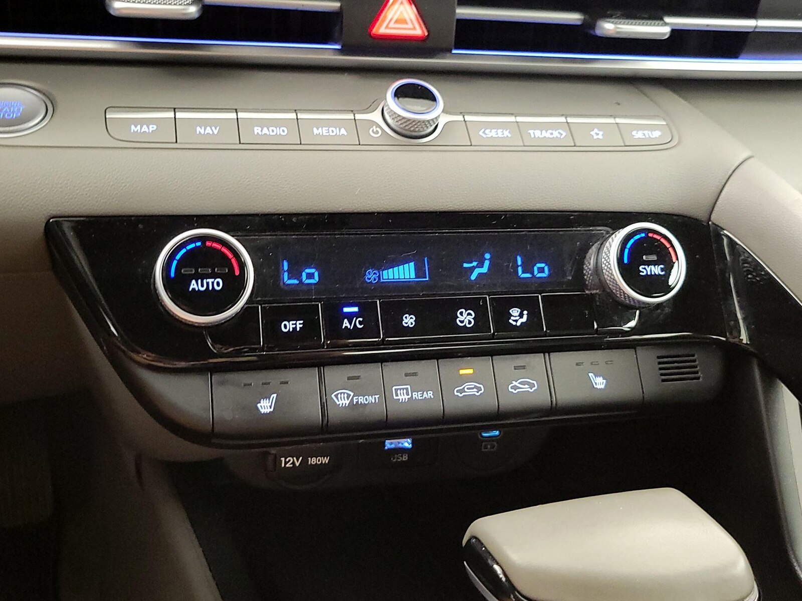 2024 Hyundai Elantra SEL - Photo 18