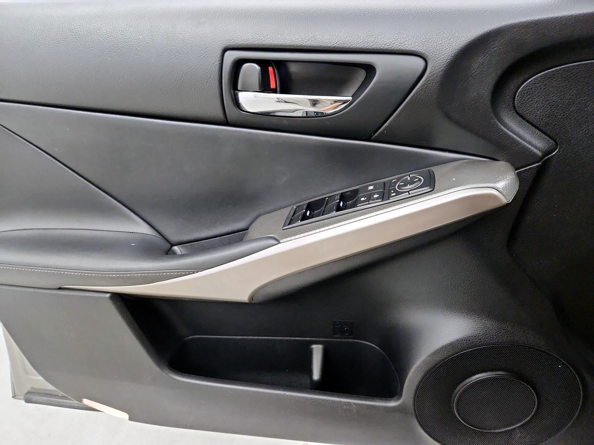Thumbnail: 2015 Lexus IS - 12