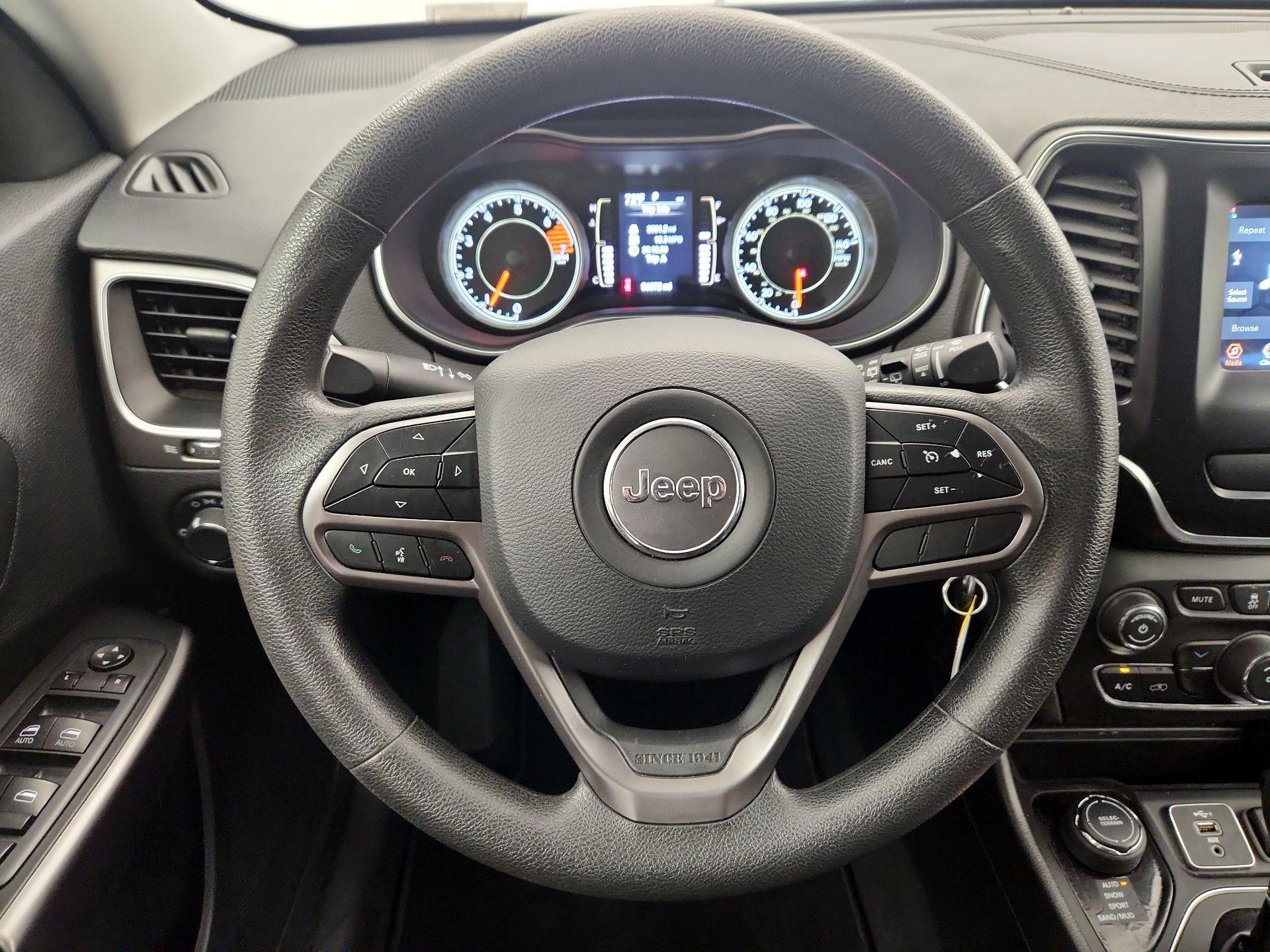 Thumbnail: 2021 Jeep Cherokee - 10
