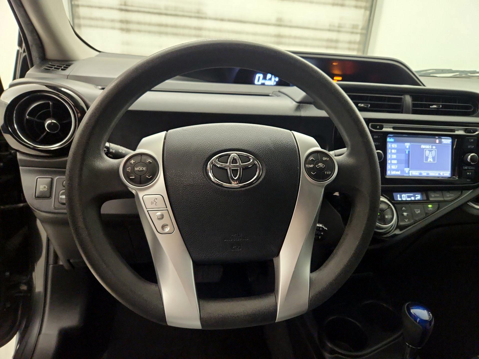 Thumbnail: 2017 Toyota Prius c - 10