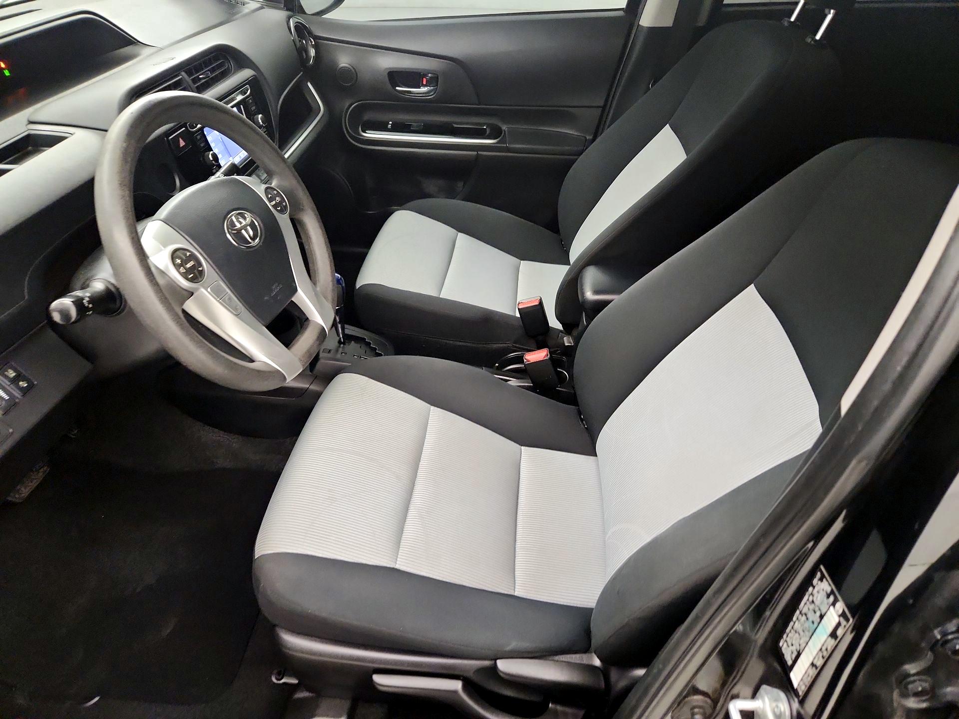 Thumbnail: 2017 Toyota Prius c - 11