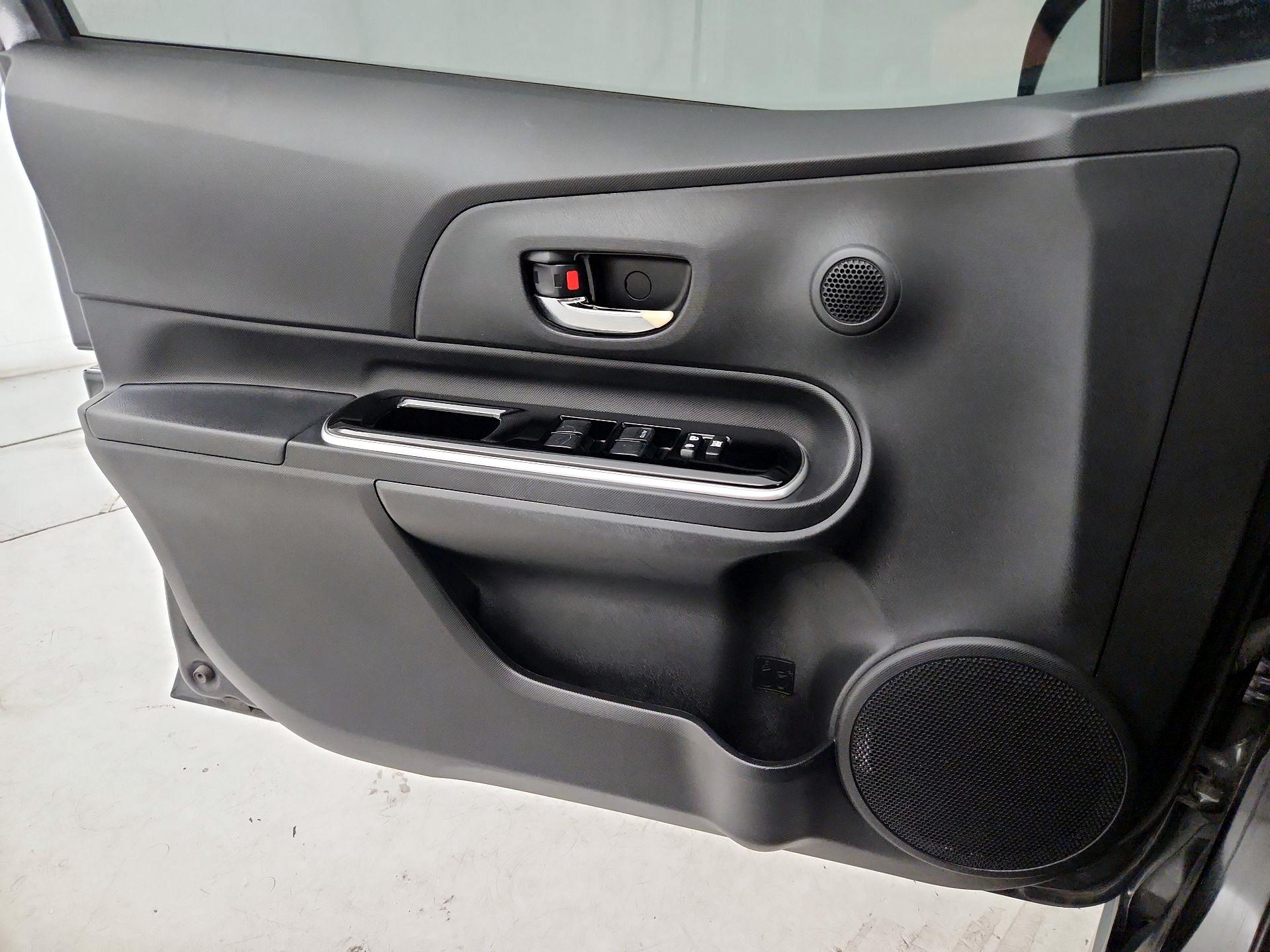 Thumbnail: 2017 Toyota Prius c - 12