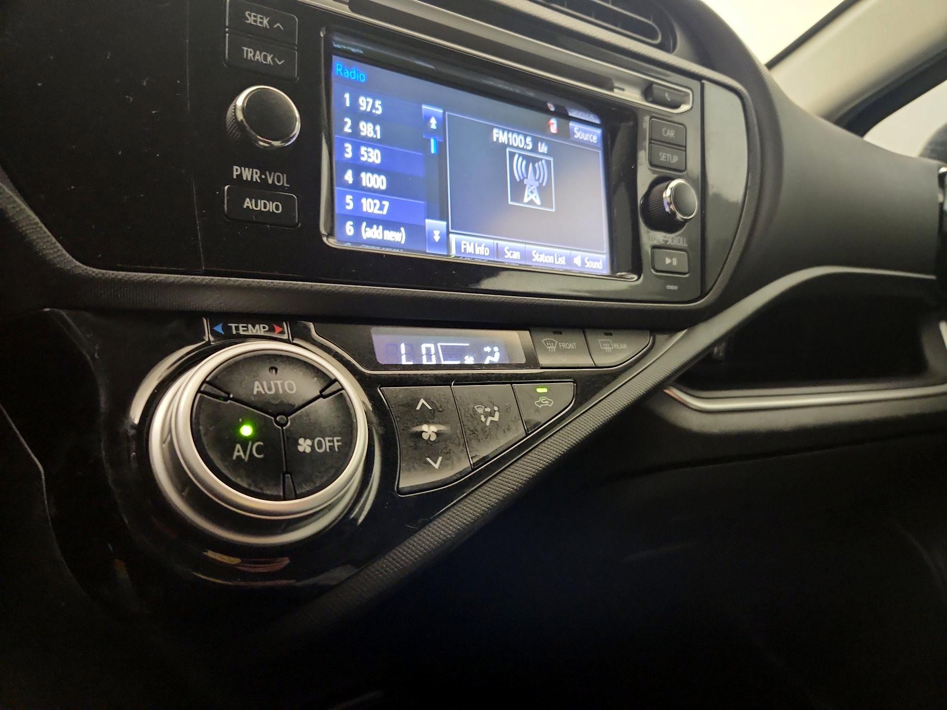 Thumbnail: 2017 Toyota Prius c - 15