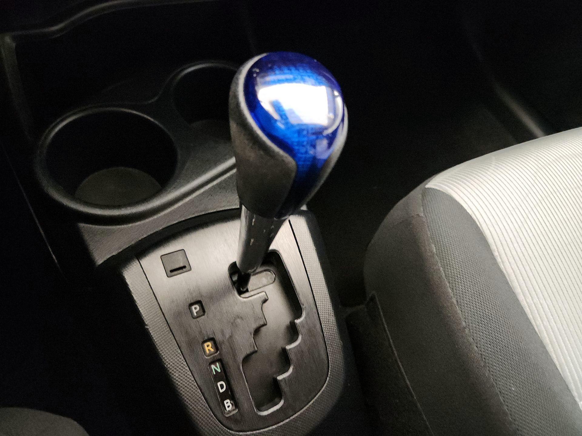 Thumbnail: 2017 Toyota Prius c - 16