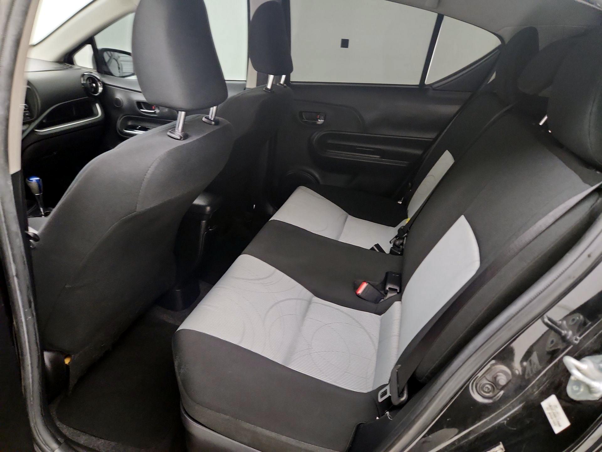 Thumbnail: 2017 Toyota Prius c - 17
