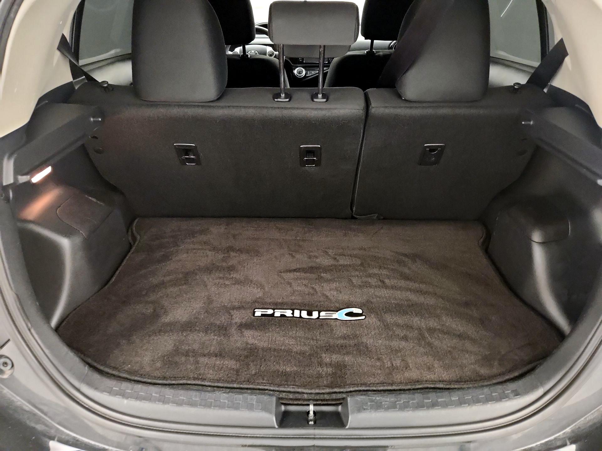 Thumbnail: 2017 Toyota Prius c - 18