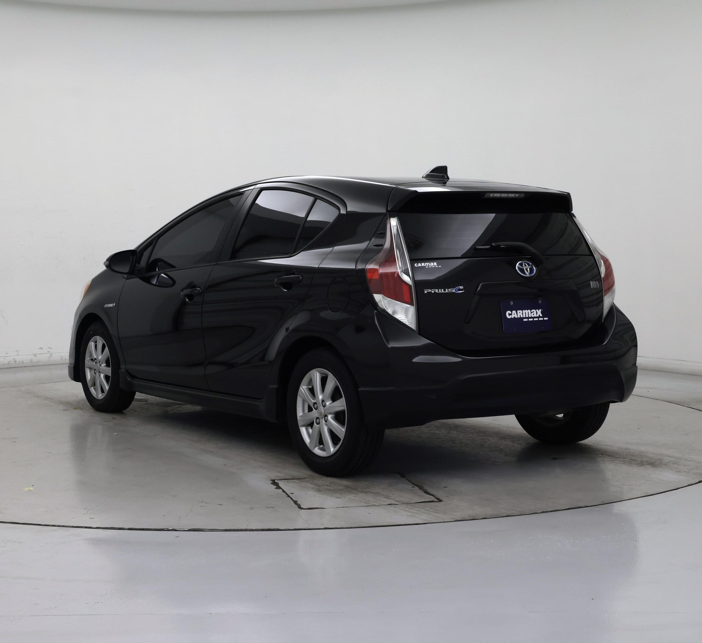 Thumbnail: 2017 Toyota Prius c - 2
