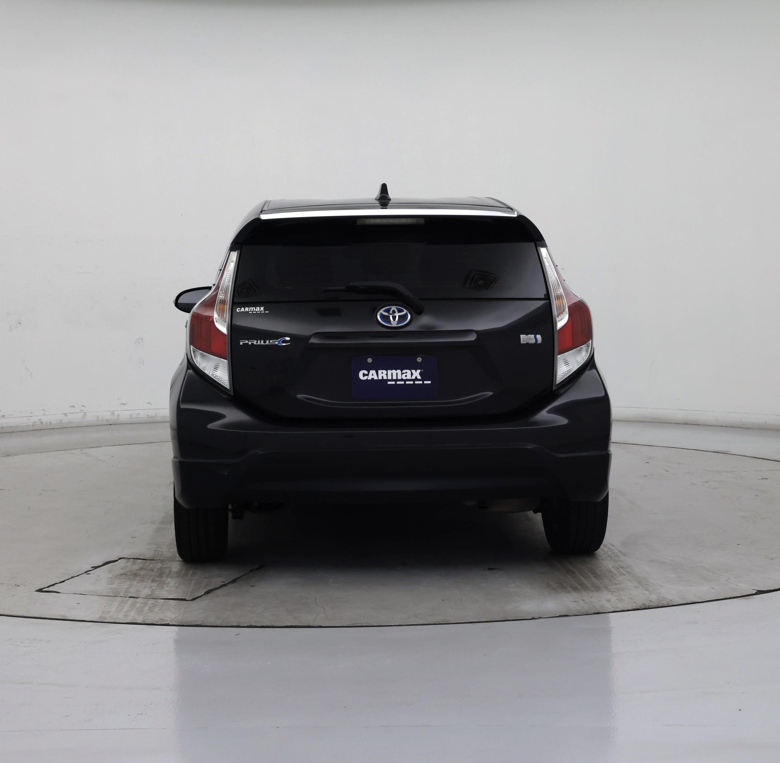 Thumbnail: 2017 Toyota Prius c - 6