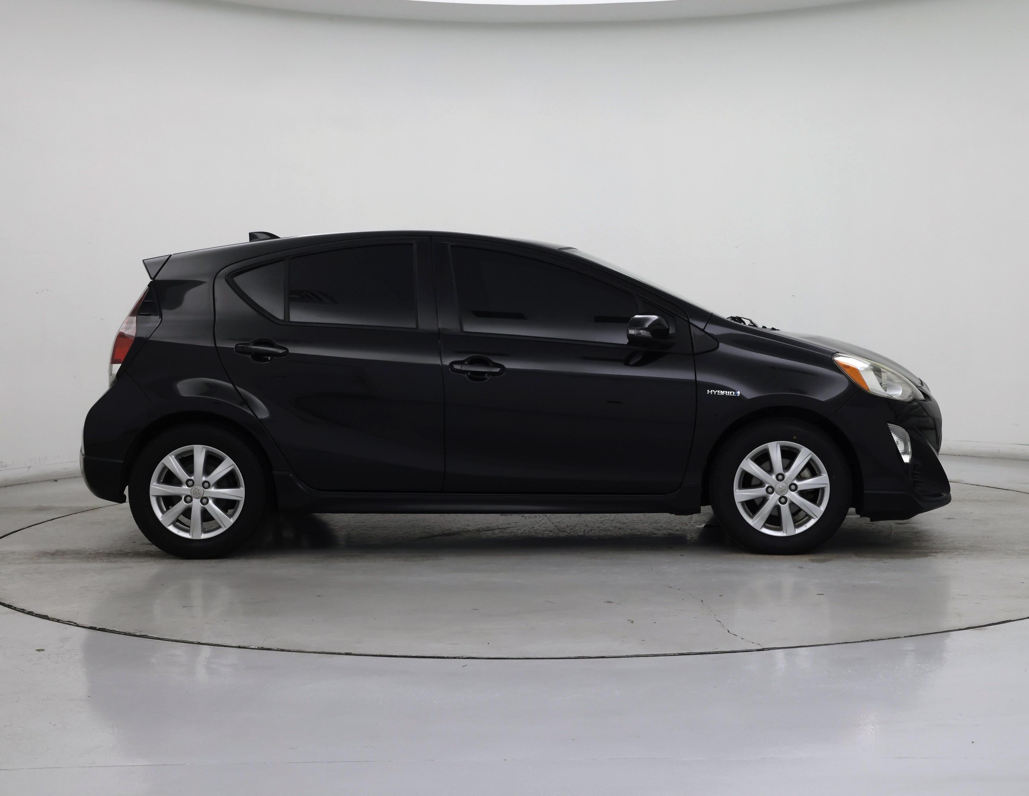 Thumbnail: 2017 Toyota Prius c - 7