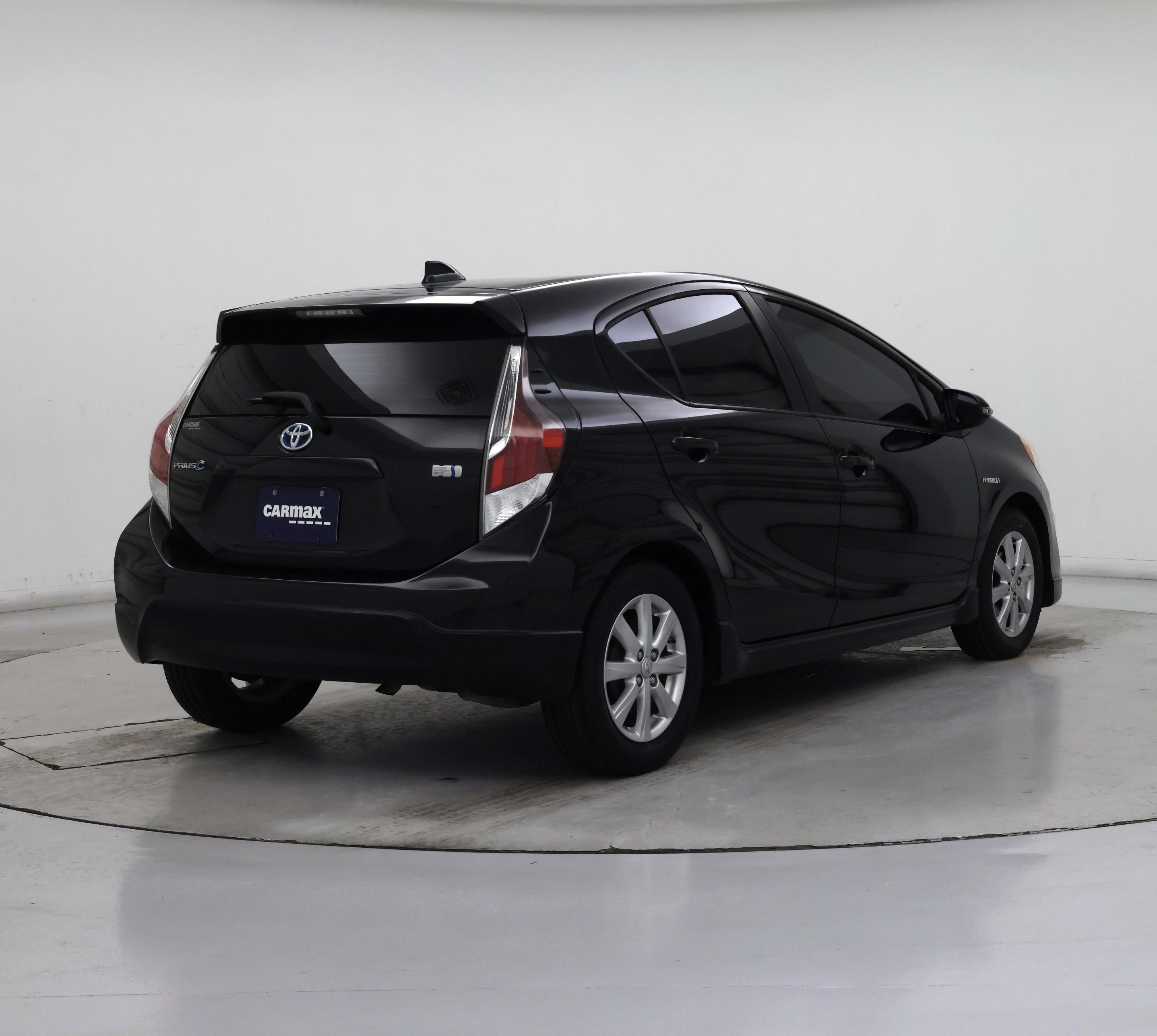 Thumbnail: 2017 Toyota Prius c - 8