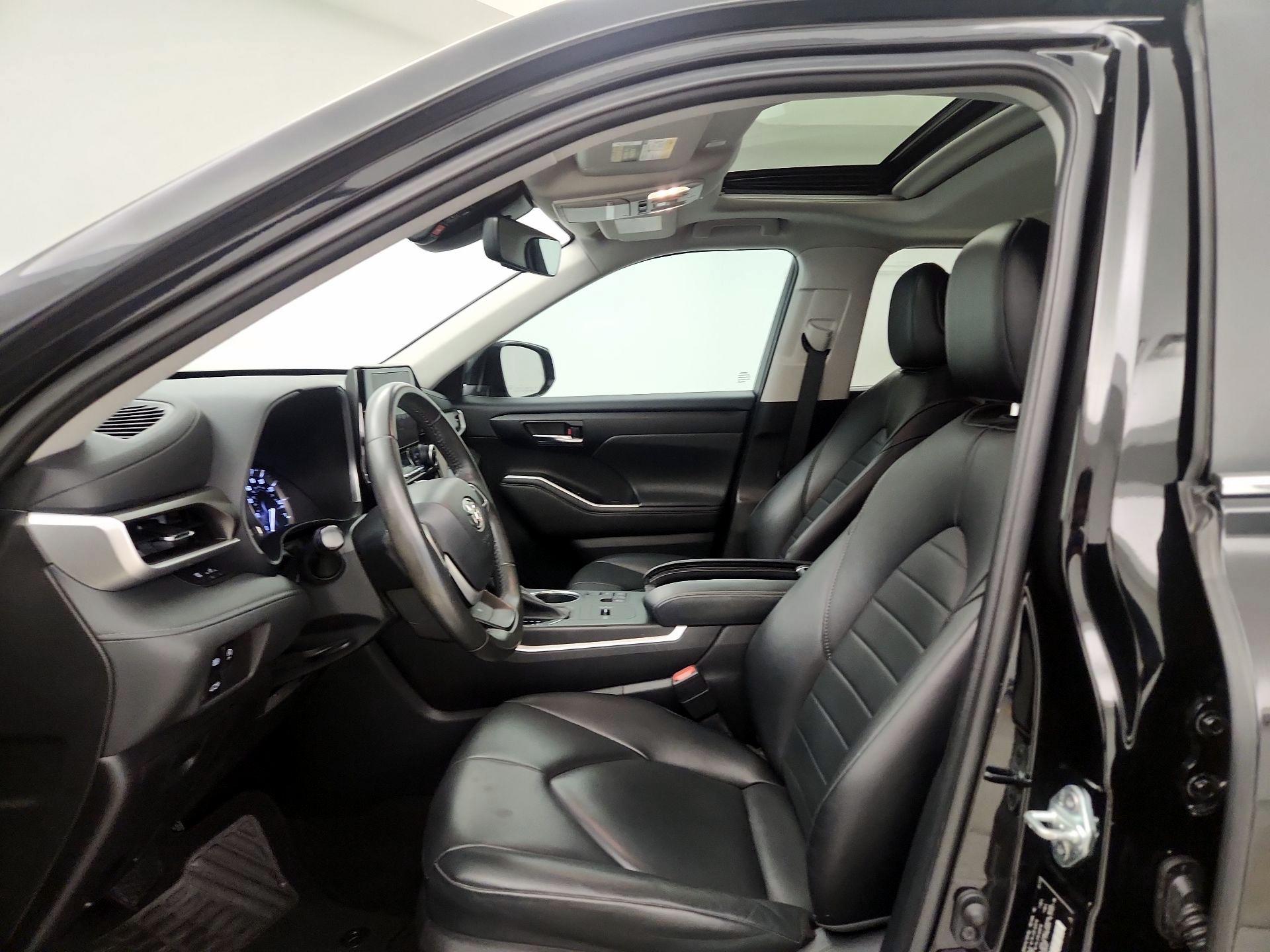 Thumbnail: 2023 Toyota Highlander - 11