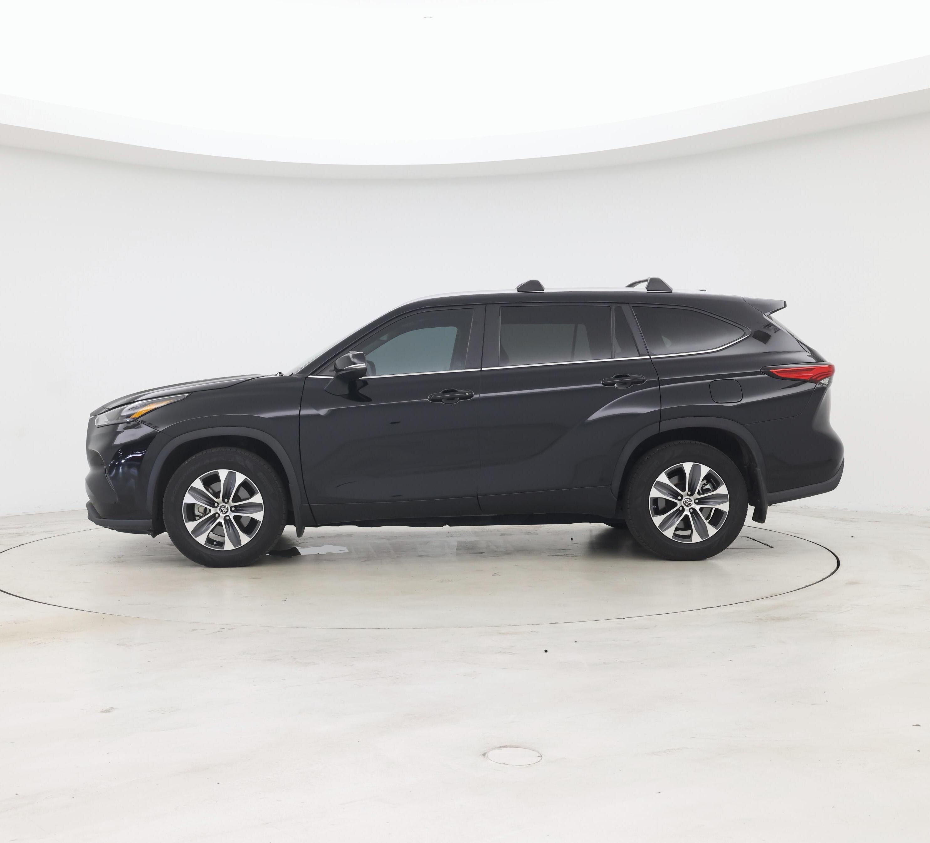Thumbnail: 2023 Toyota Highlander - 3