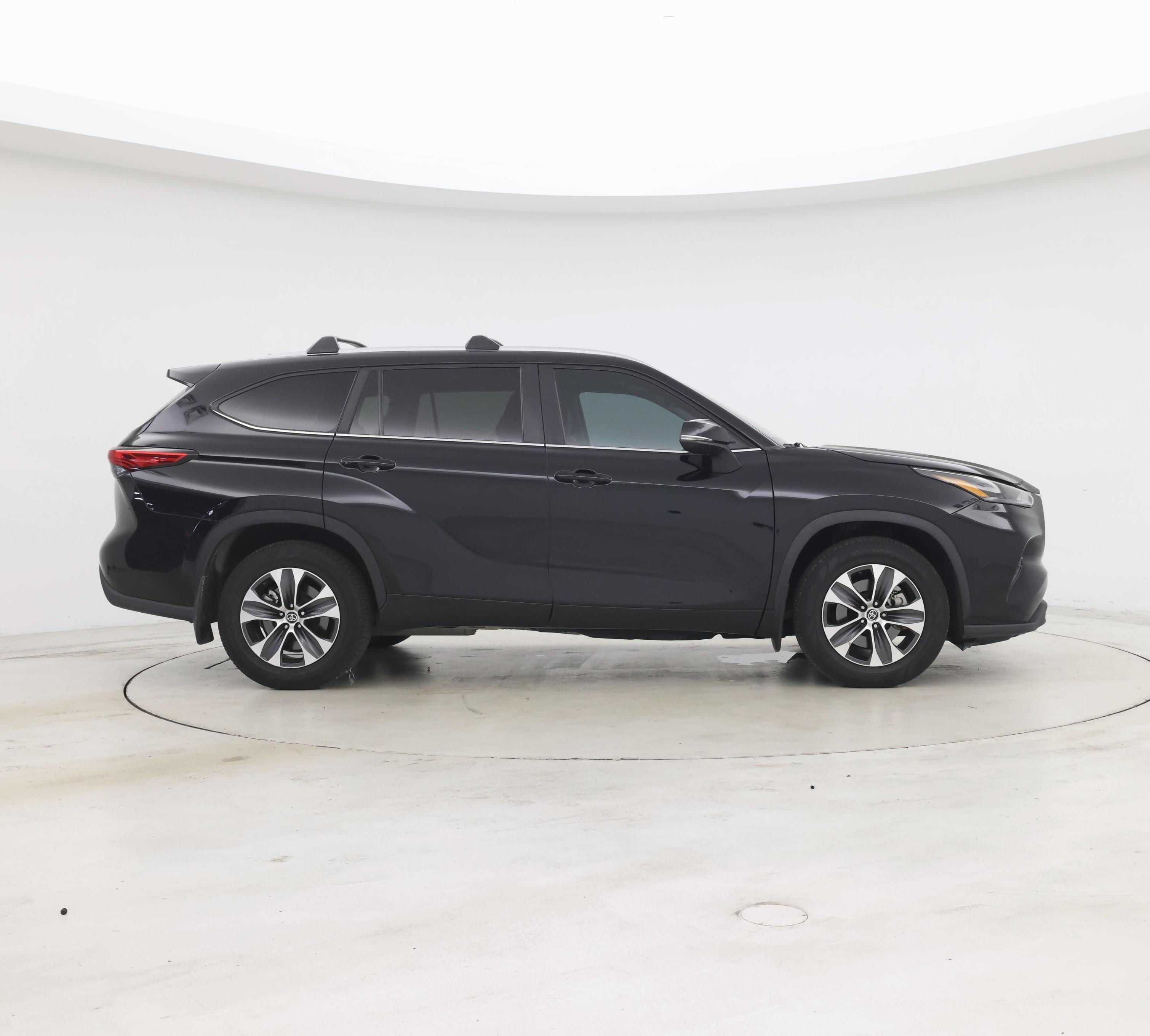 Thumbnail: 2023 Toyota Highlander - 7