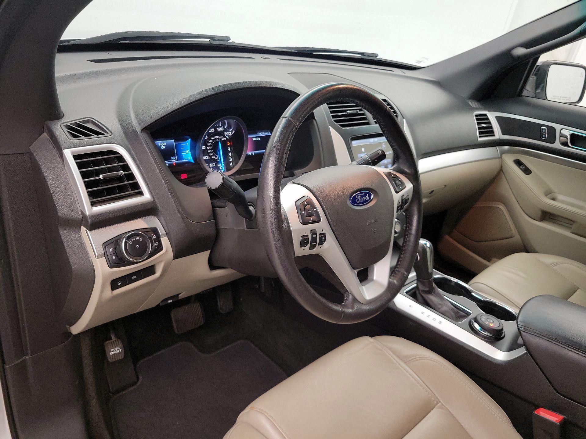 Thumbnail: 2015 Ford Explorer - 9