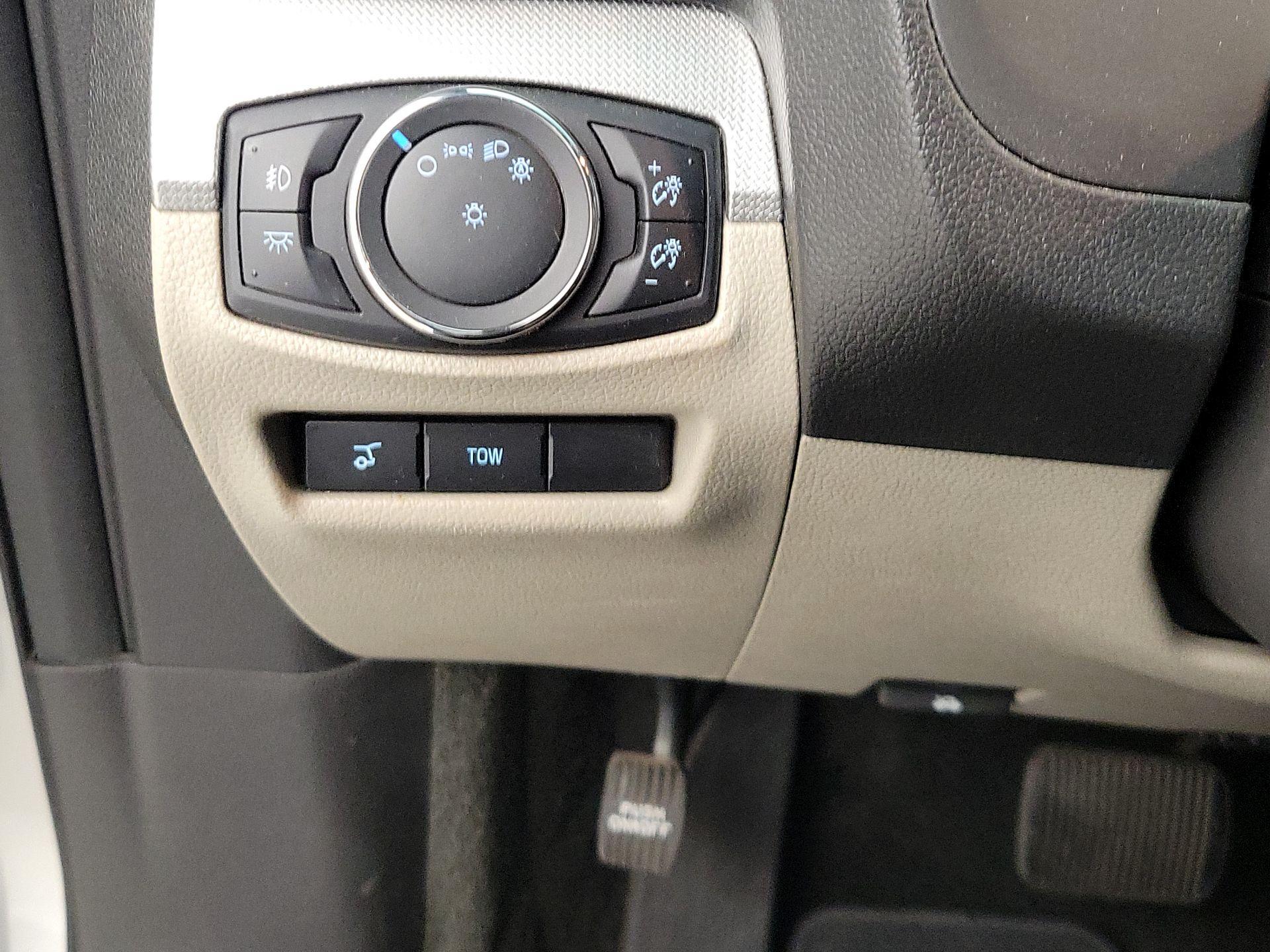 Thumbnail: 2015 Ford Explorer - 13