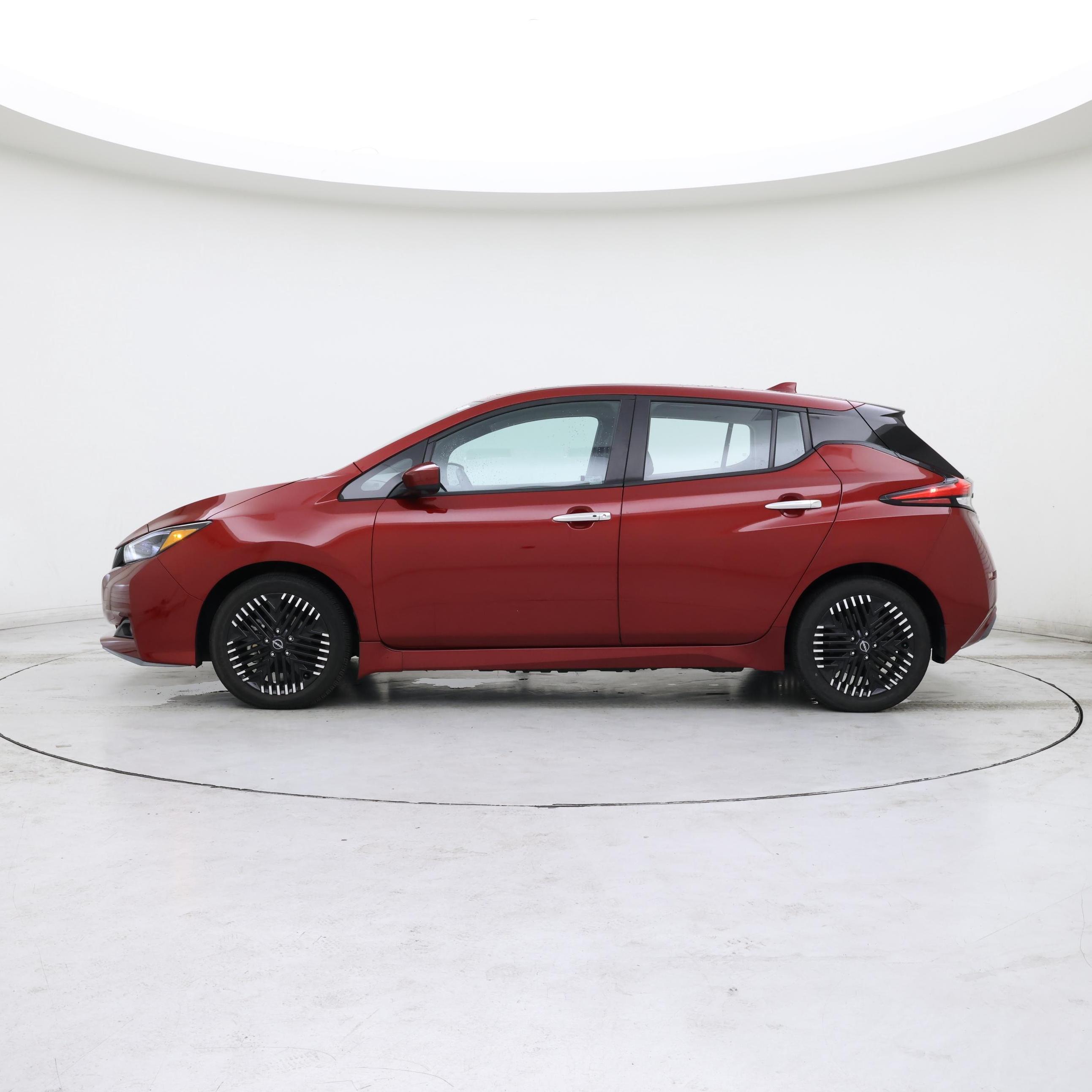 Thumbnail: 2023 Nissan Leaf - 3