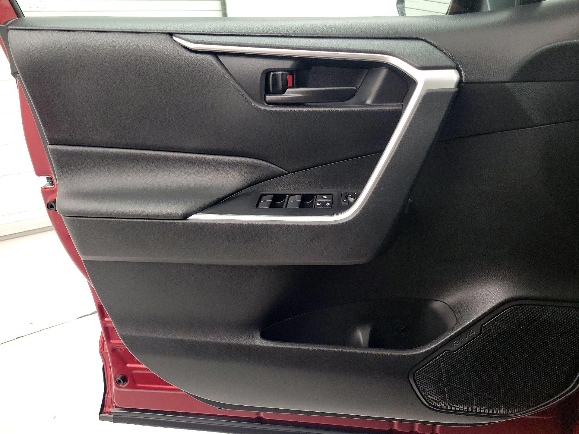 Thumbnail: 2021 Toyota RAV4 - 12