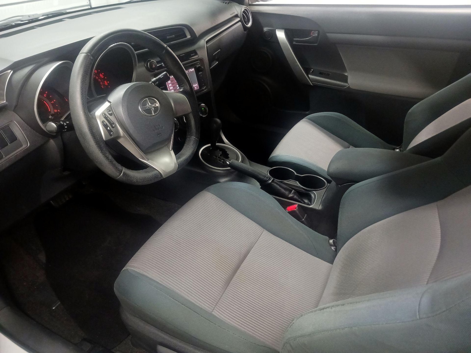 2015 Scion tC - Photo 10