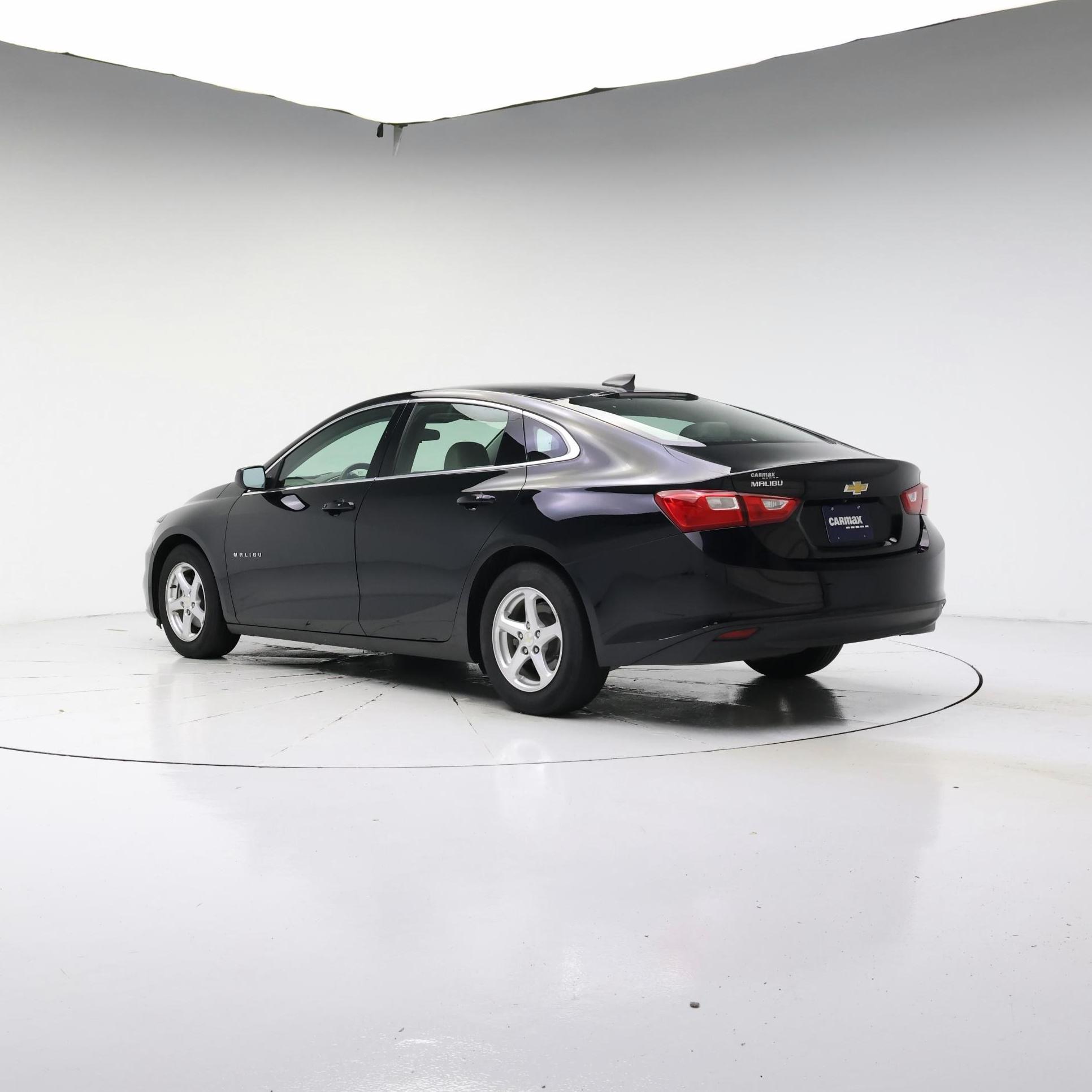 Thumbnail: 2017 Chevrolet Malibu - 2