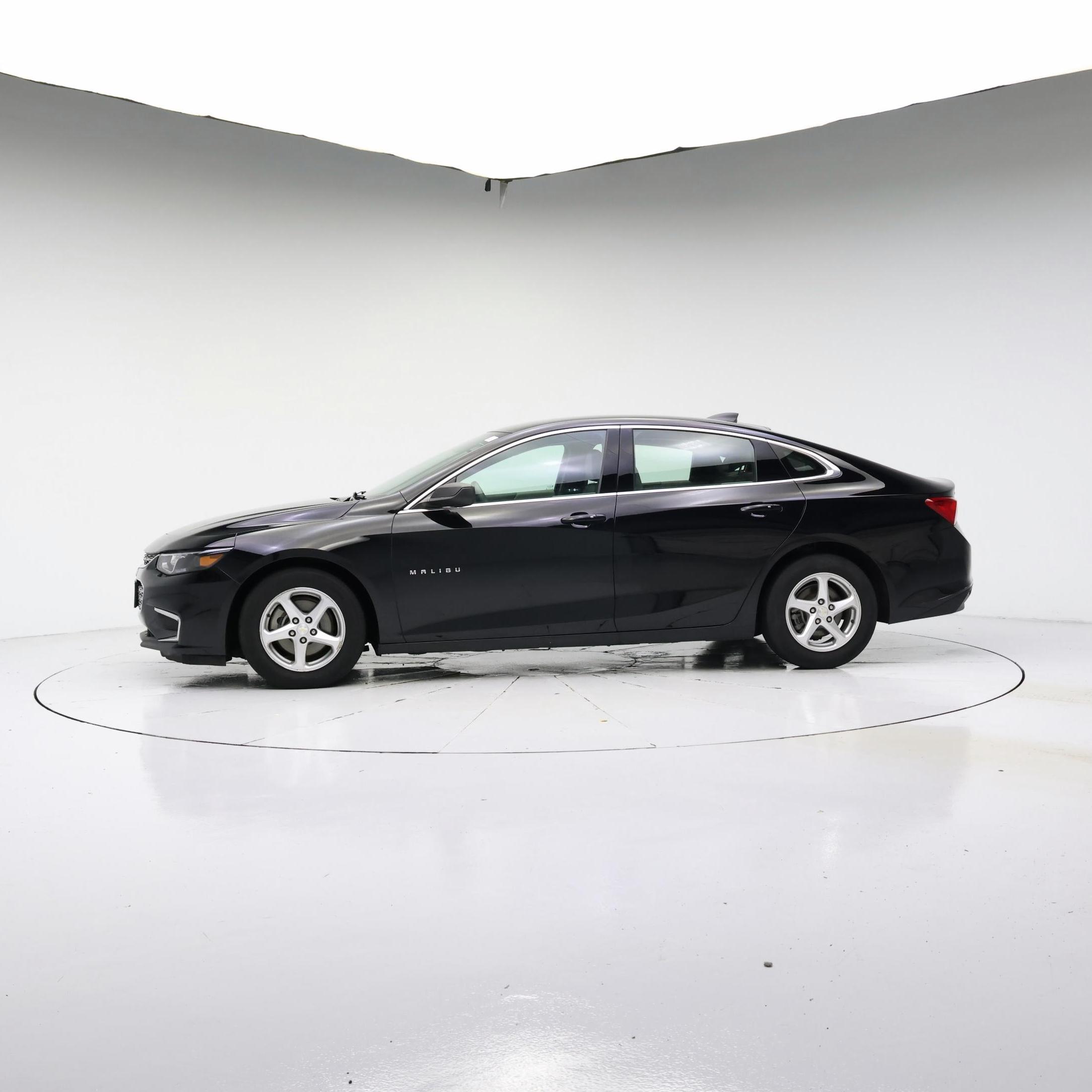 Thumbnail: 2017 Chevrolet Malibu - 3
