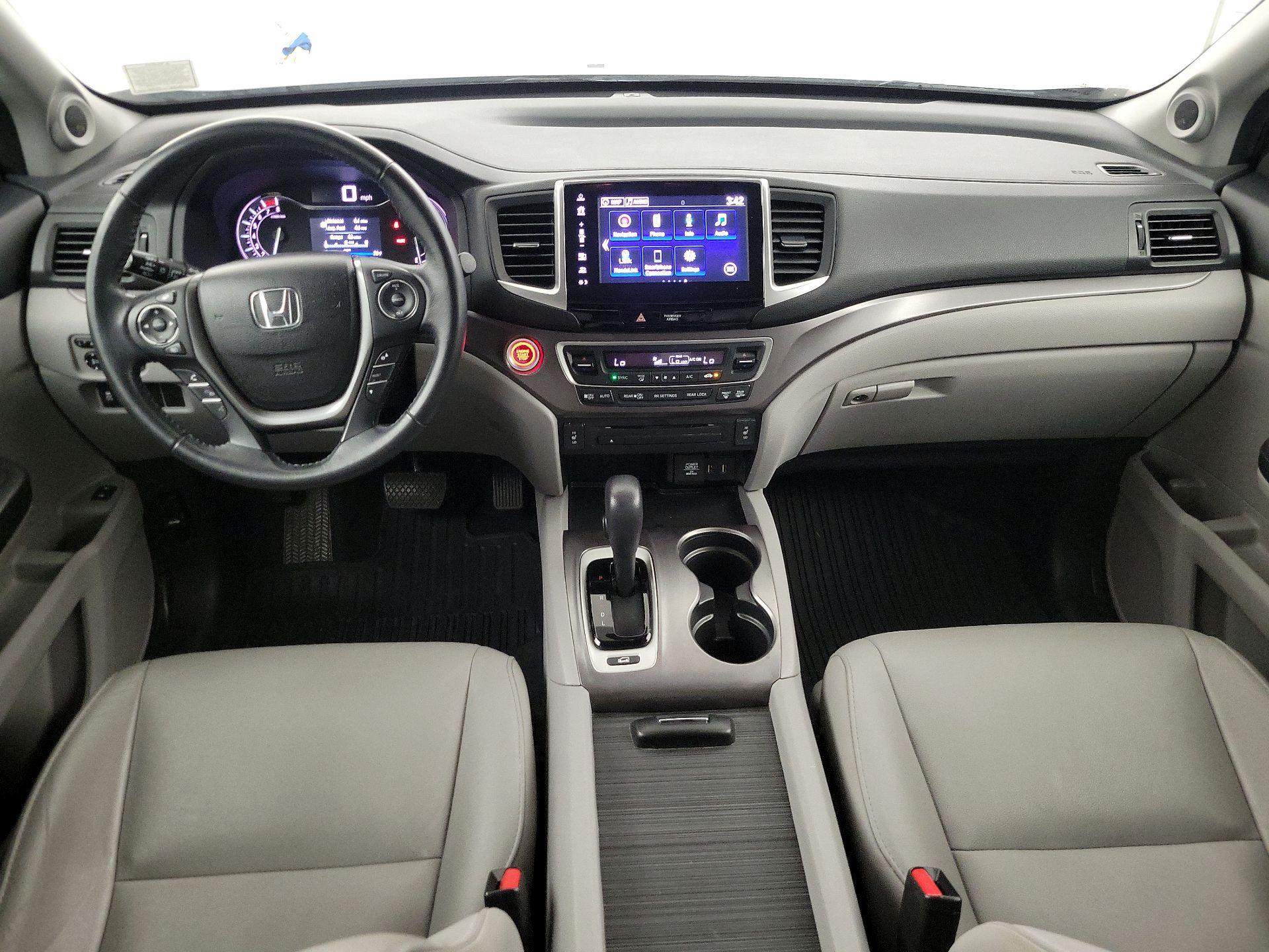 Thumbnail: 2017 Honda Pilot - 9