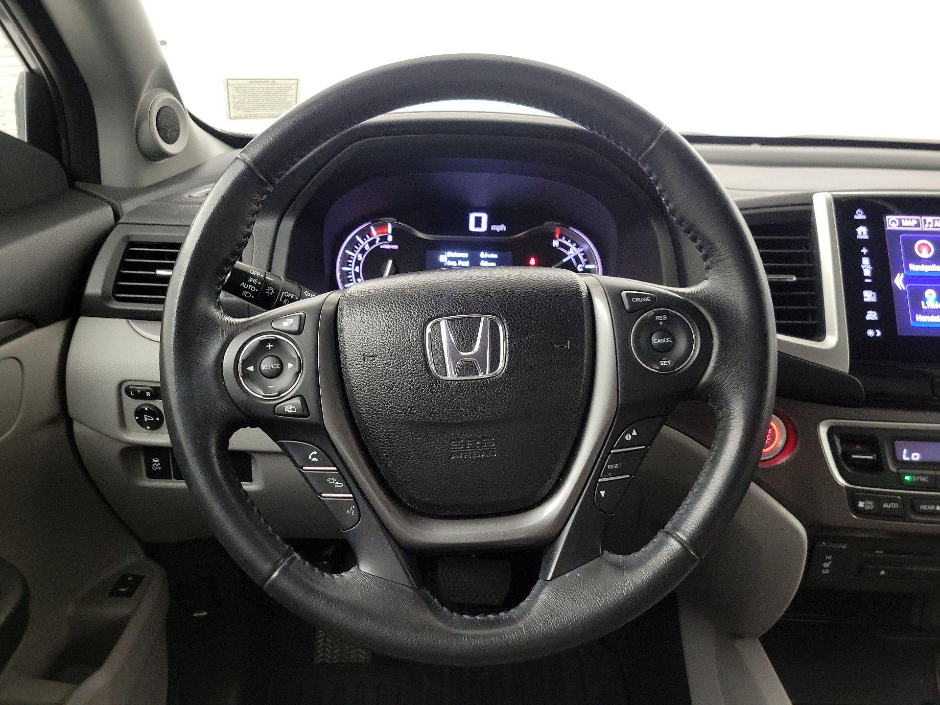 Thumbnail: 2017 Honda Pilot - 10
