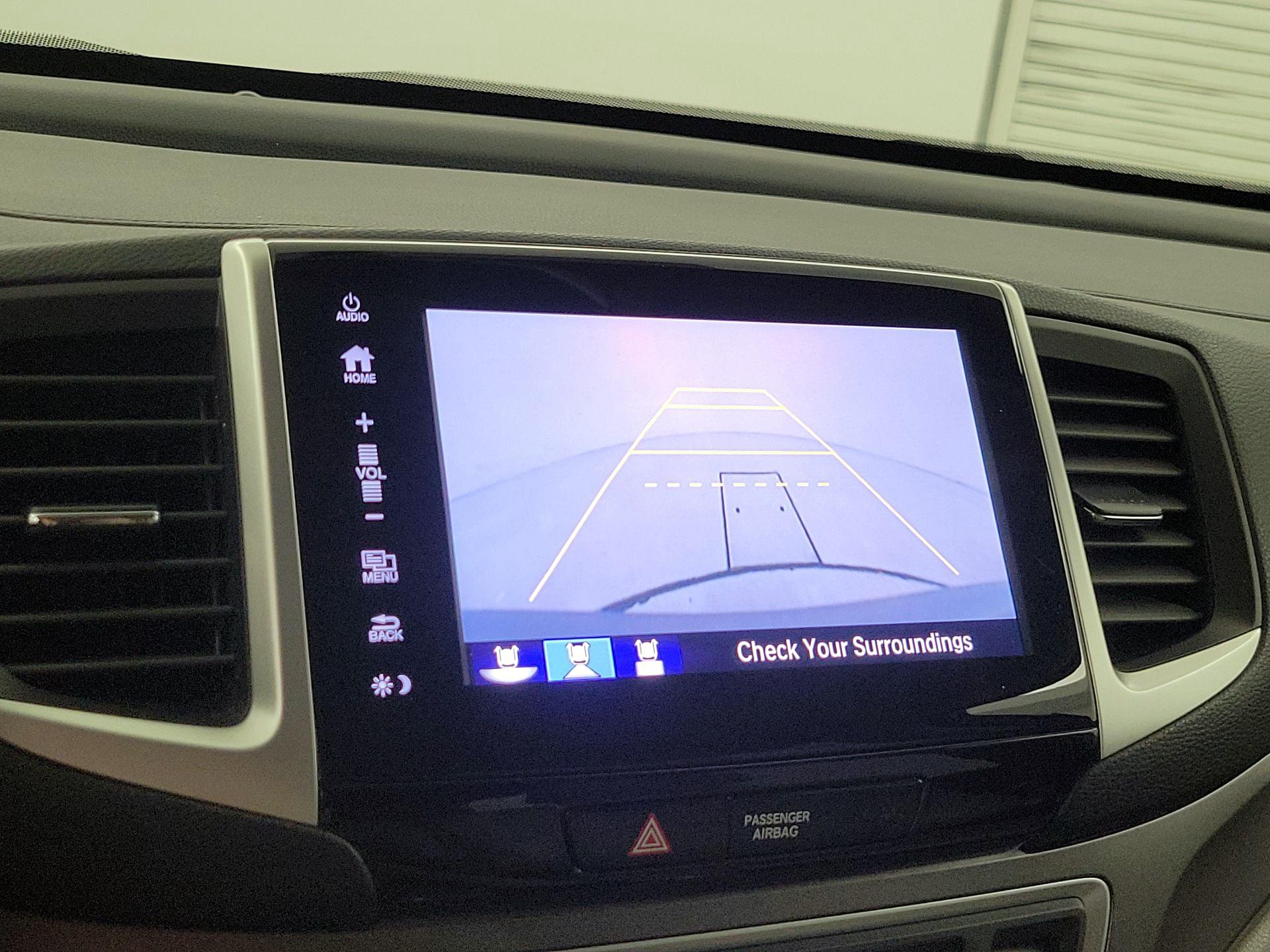 Thumbnail: 2017 Honda Pilot - 15